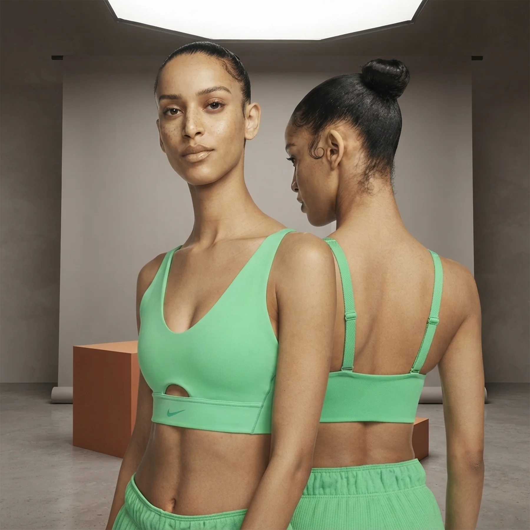 Спортивний топ жіночий Nike Df Indy Plunge Cutout Bra (DV9837-363)