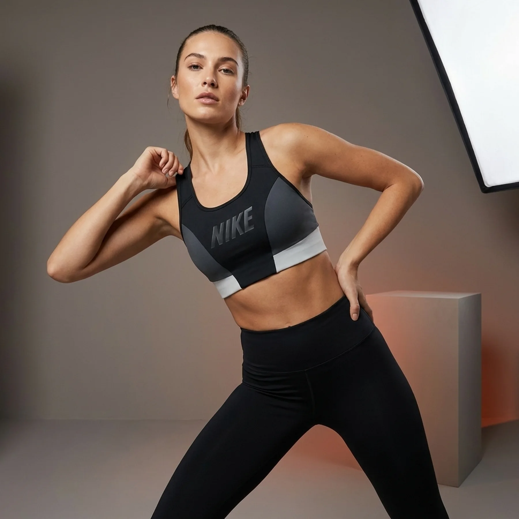 Спортивний топ жіночий Nike Dri-Fit Swoosh Black Dq5134-010 (DQ5134-010)