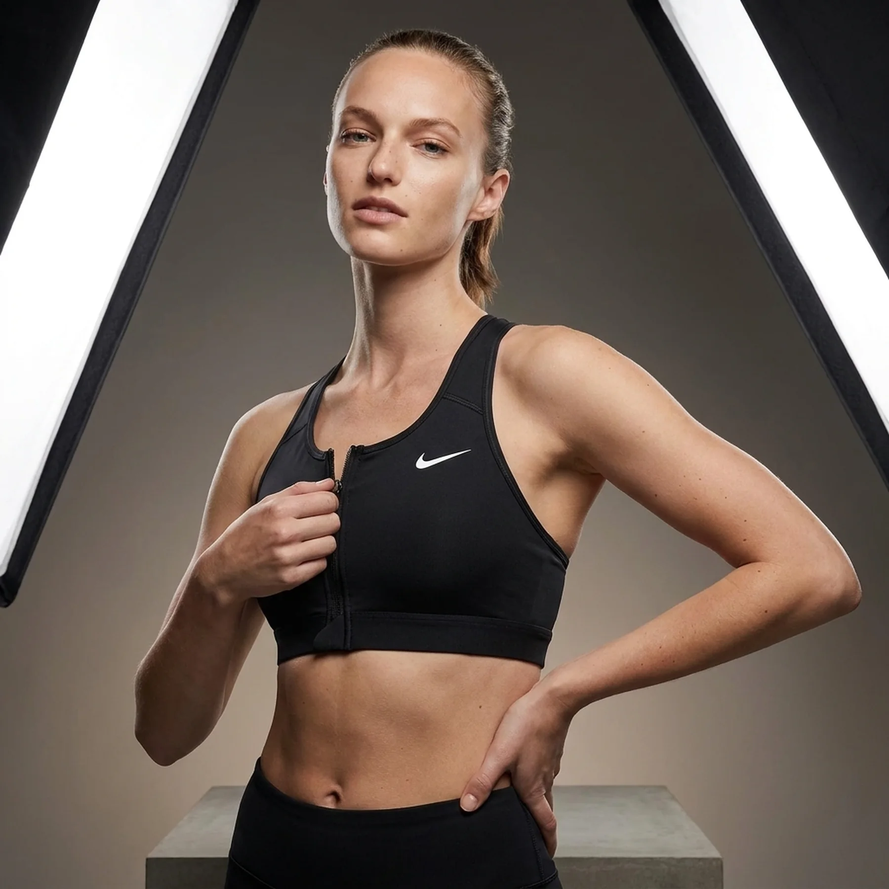 Спортивний топ жіночий Nike Dri-Fit Swoosh (DD1205-010)