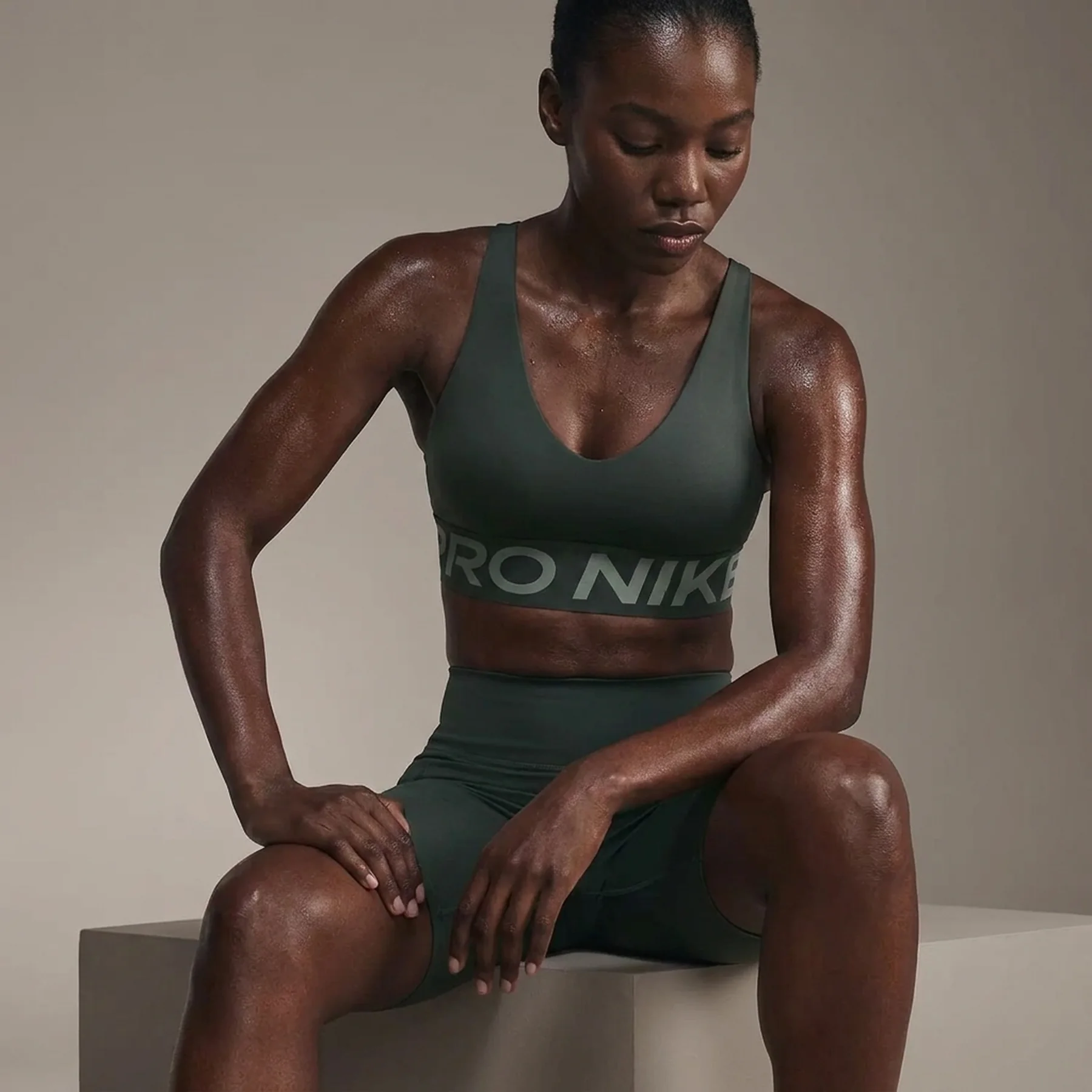 Спортивний топ жіночий Nike Np Indy Plunge Bra Bold (HF7324-006)