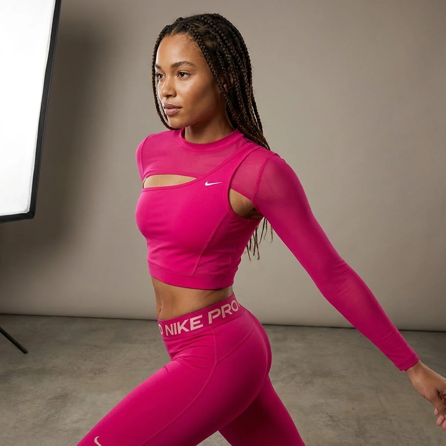 Спортивний топ жіночий Nike Pro Long-Sleeve Cropped Top (FB5683-615)