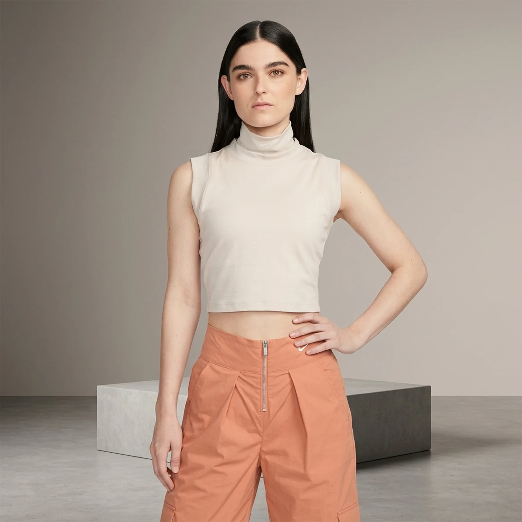 Спортивний топ жіночий Nike Sportswear Collection Mock-Neck Cropped Tank Top (FB8343-104)