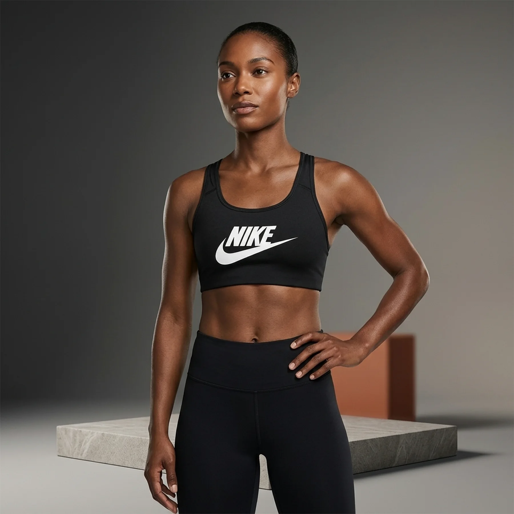 Спортивний топ жіночий Nike Swoosh Futura Bra (899370-010)