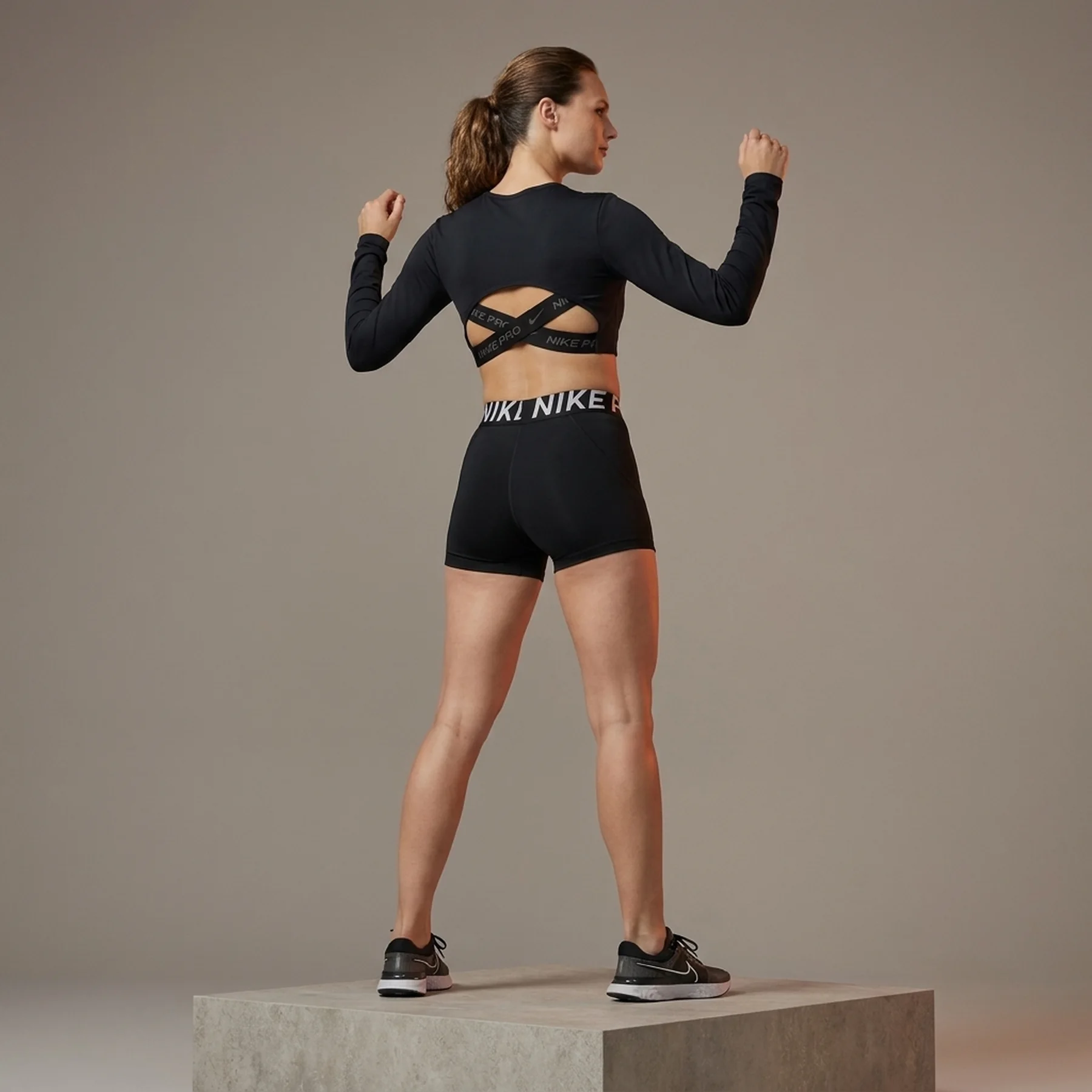 Спортивний топ жіночий Nike W Np Df Crop Ls Femme (FB5233-010)
