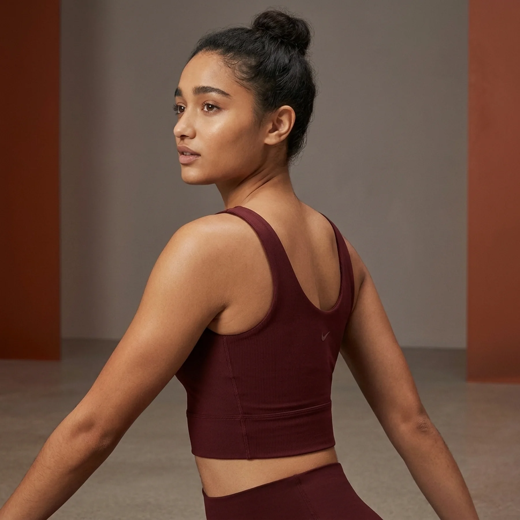 Спортивний топ жіночий Nike Yoga Luxe Crop Tank (CV0576-273)