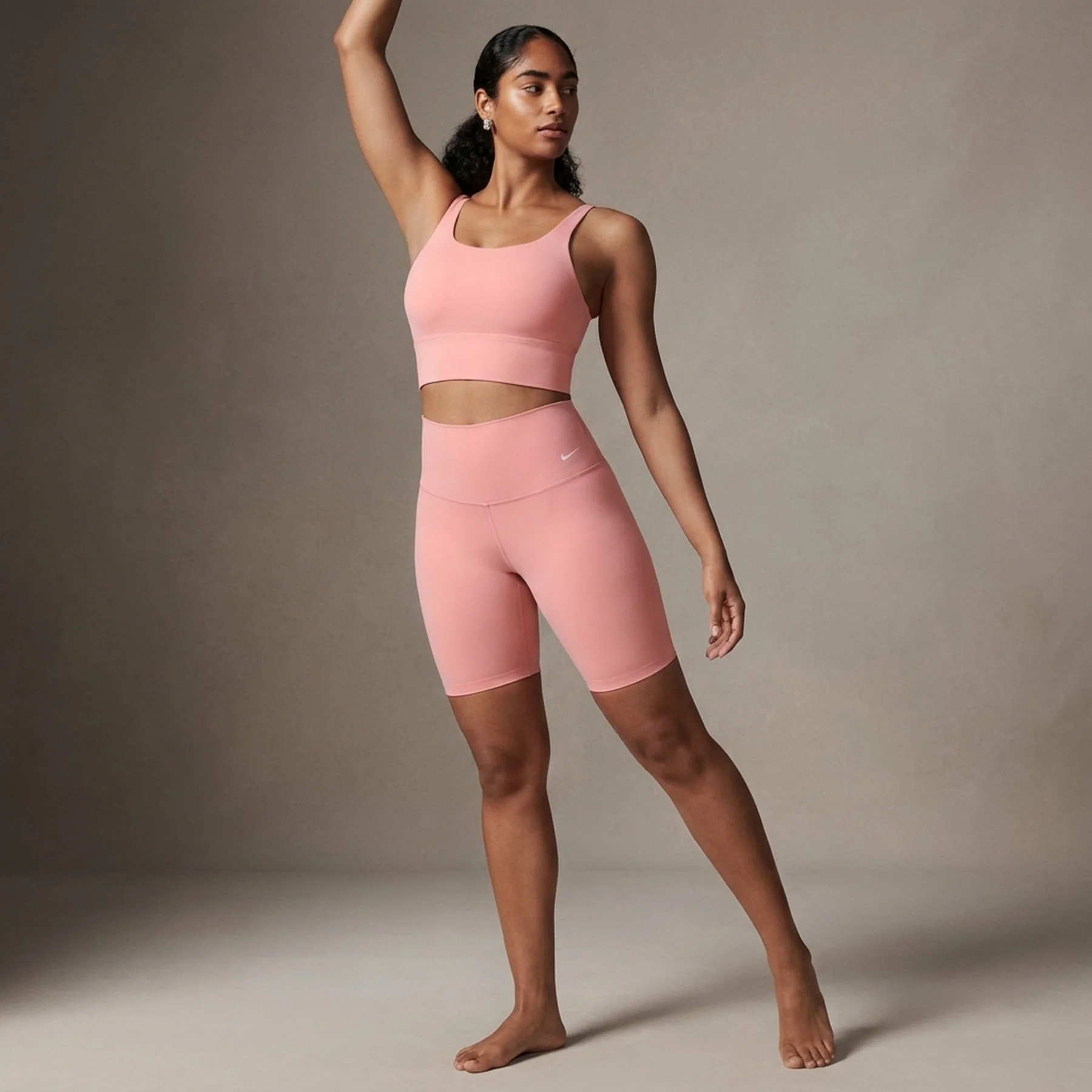 Спортивний топ жіночий Nike Zenvy Womens Gentle-Support High-Waisted 8 Biker Shorts Peach (DQ6003-618)