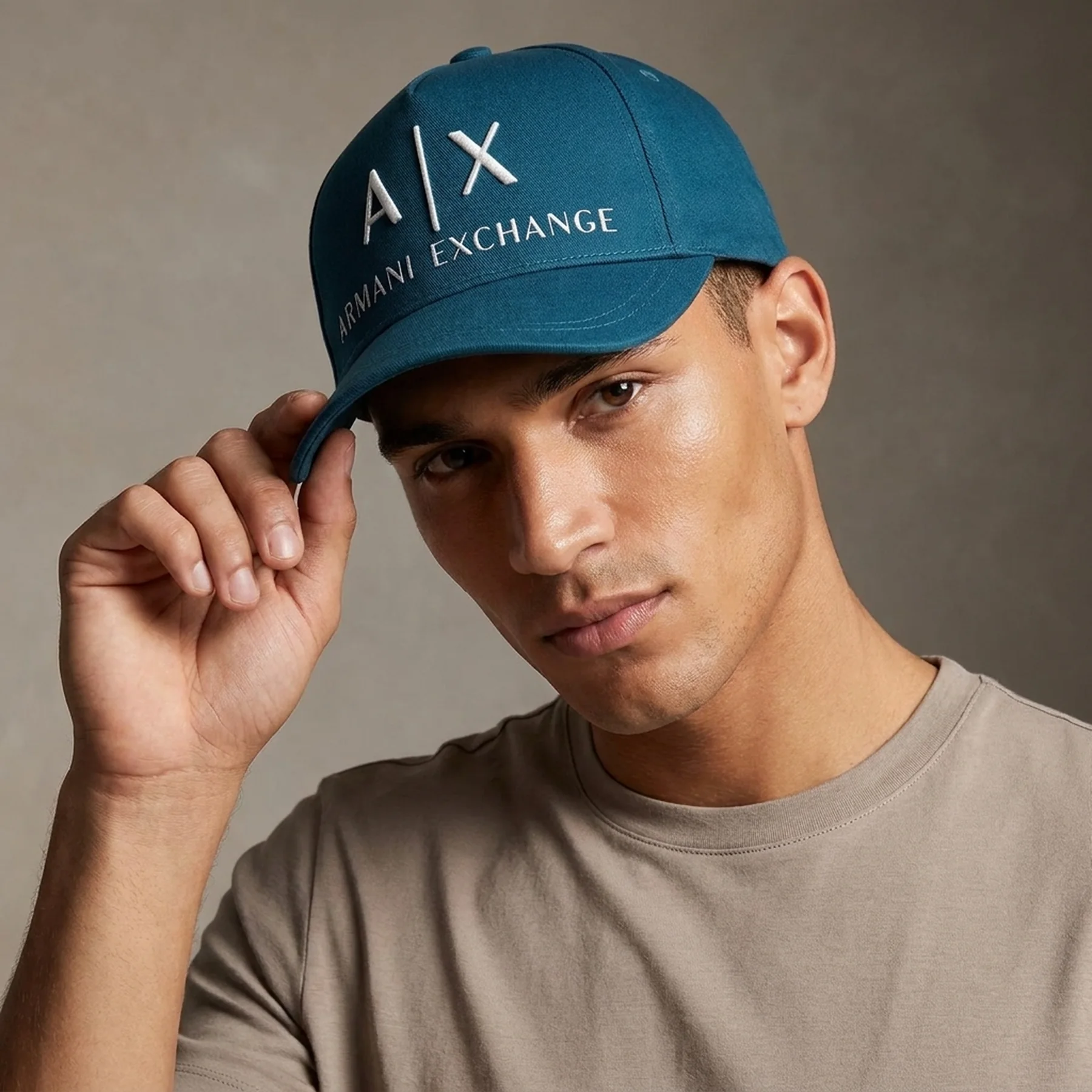 Стильна кепка Armani Exchange бейсболка з логотипом 1159812611 (Білий/синій, One size)