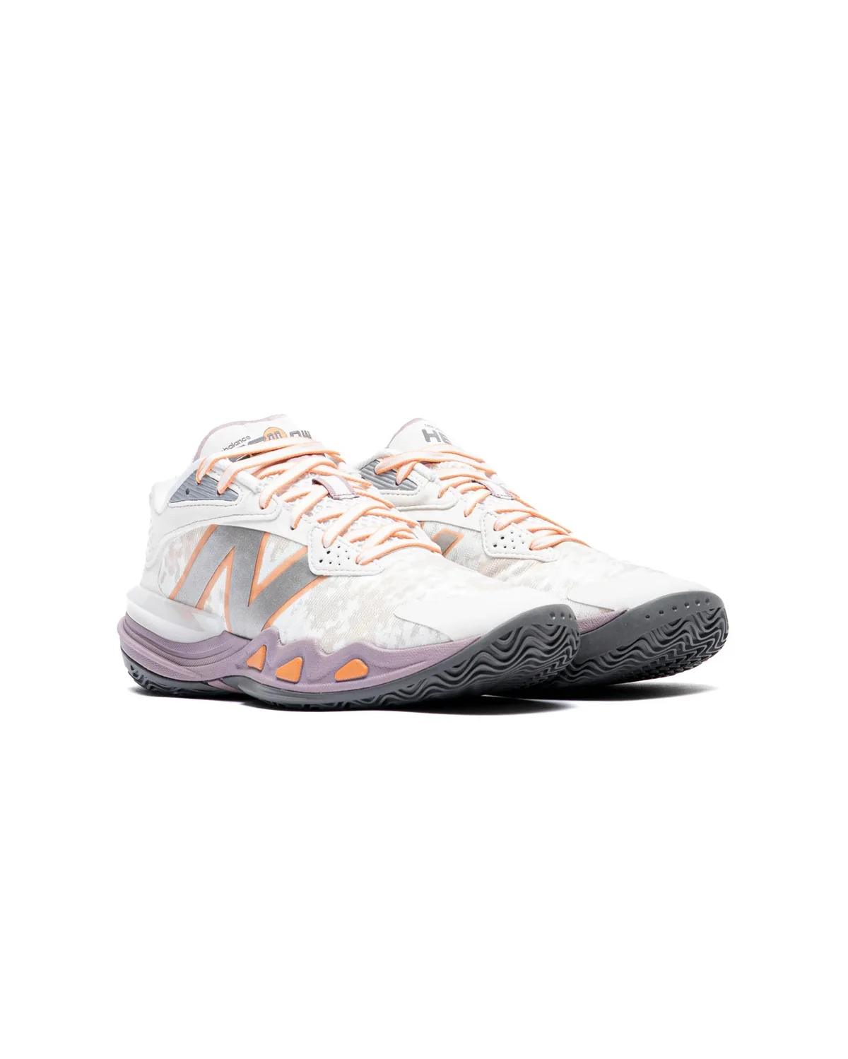 Стильні кросівки HESI LOW v2 New Balance з логотипом 37