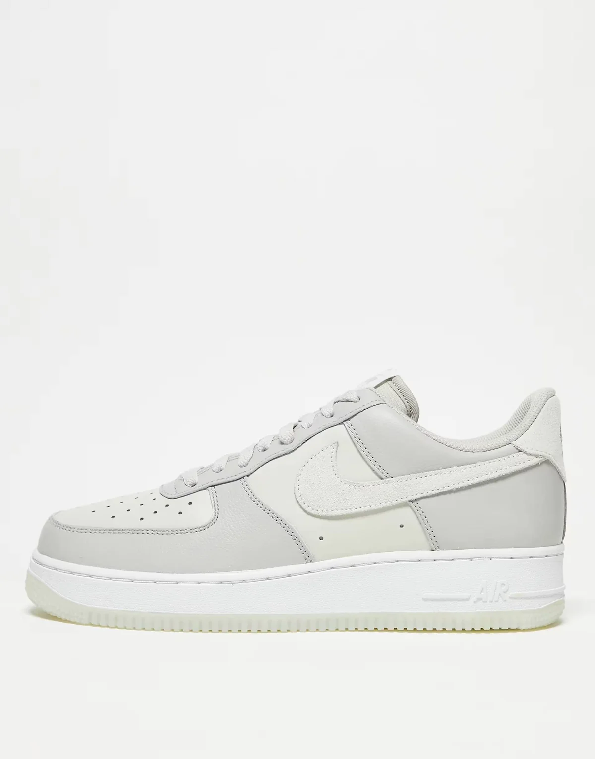 Стильні кросівки Nike Air Force 1 '07 40