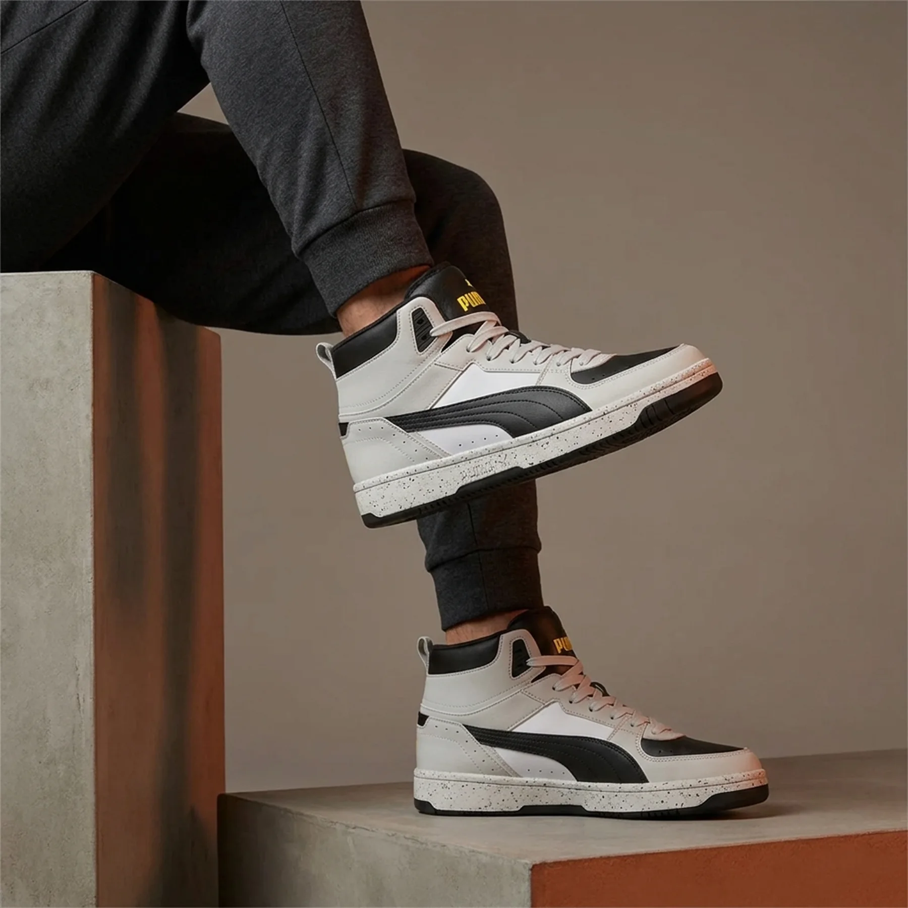 Стильні кросівки Puma 46