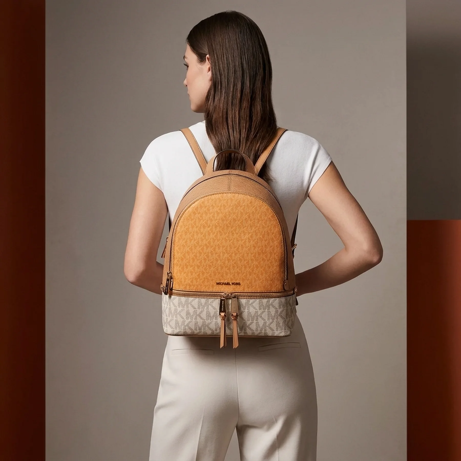 Стильний жіночий рюкзак Rhea Michael Kors з принтом 1159848230 (Помаранчевий/Коричневий One size)