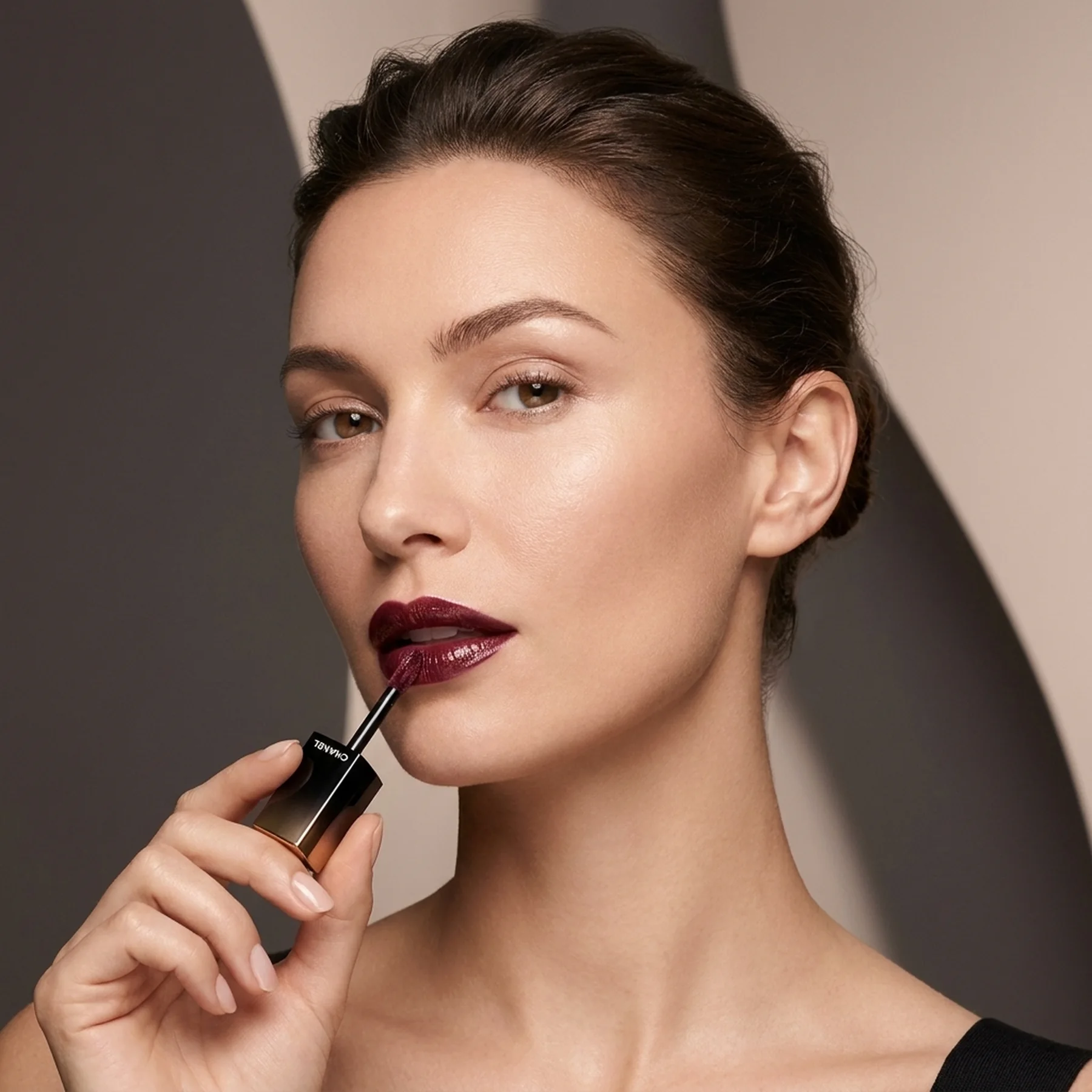 Стойкая жидкая помада для губ CHANEL Rouge Allure Laque 6 мл 559 NEBULEUSE