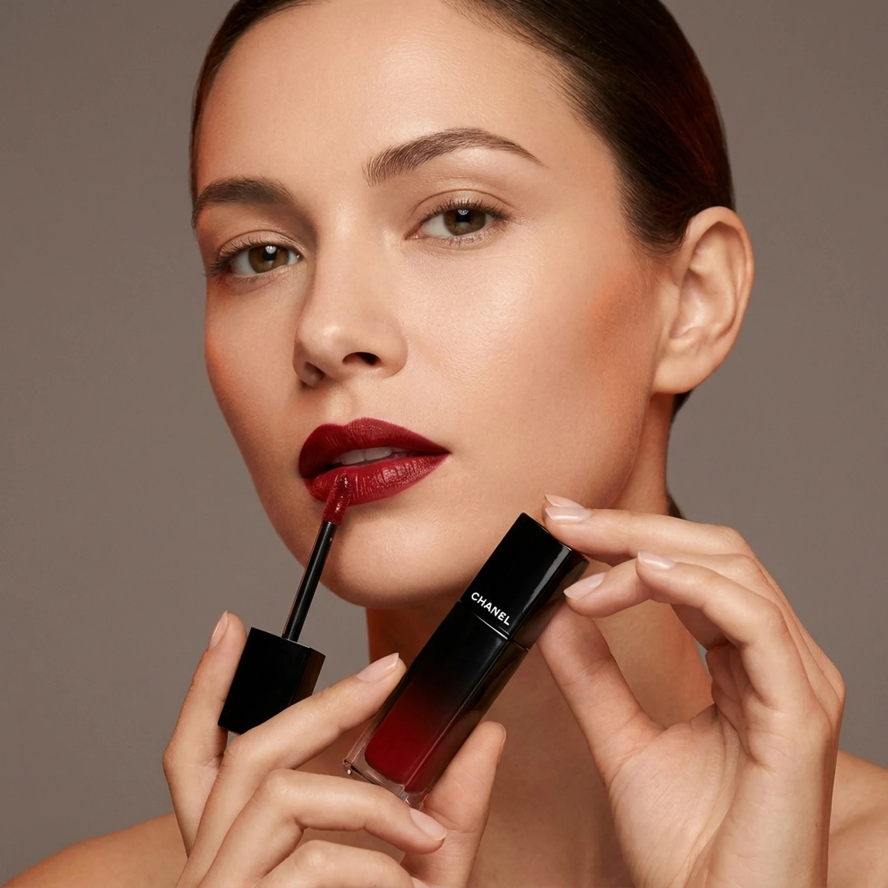 Стойкая жидкая помада для губ CHANEL Rouge Allure Laque 6 мл 95 Spell