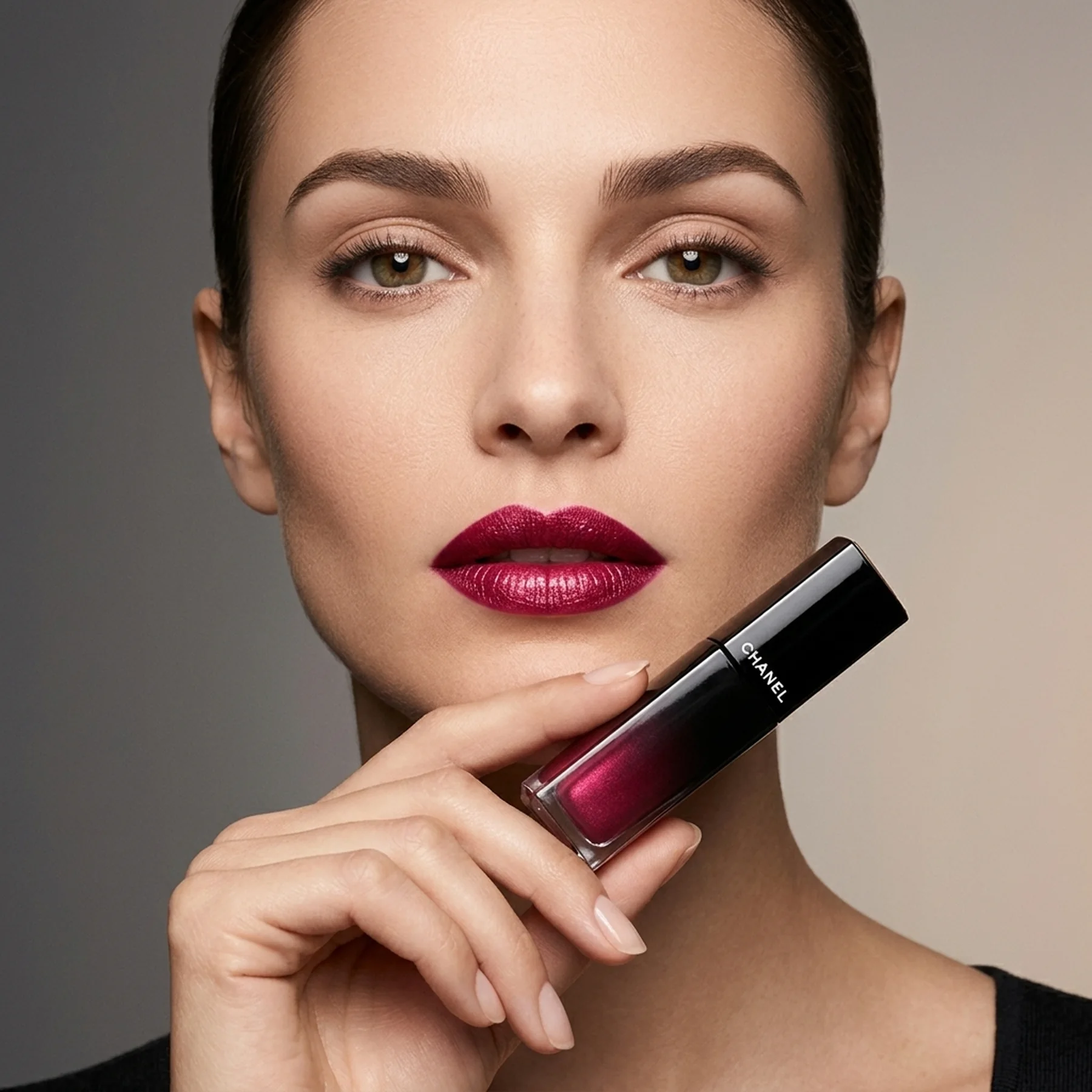 Стойкая жидкая помада для губ CHANEL Rouge Allure Laque 6 мл 558 INCANDESCENT