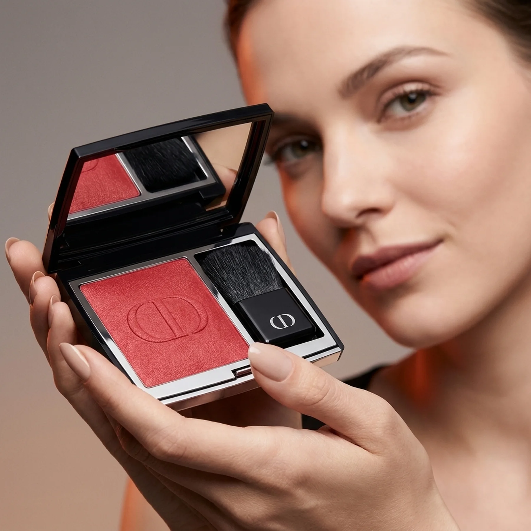 Стойкие румяна Dior Rouge Blush 999 Satin