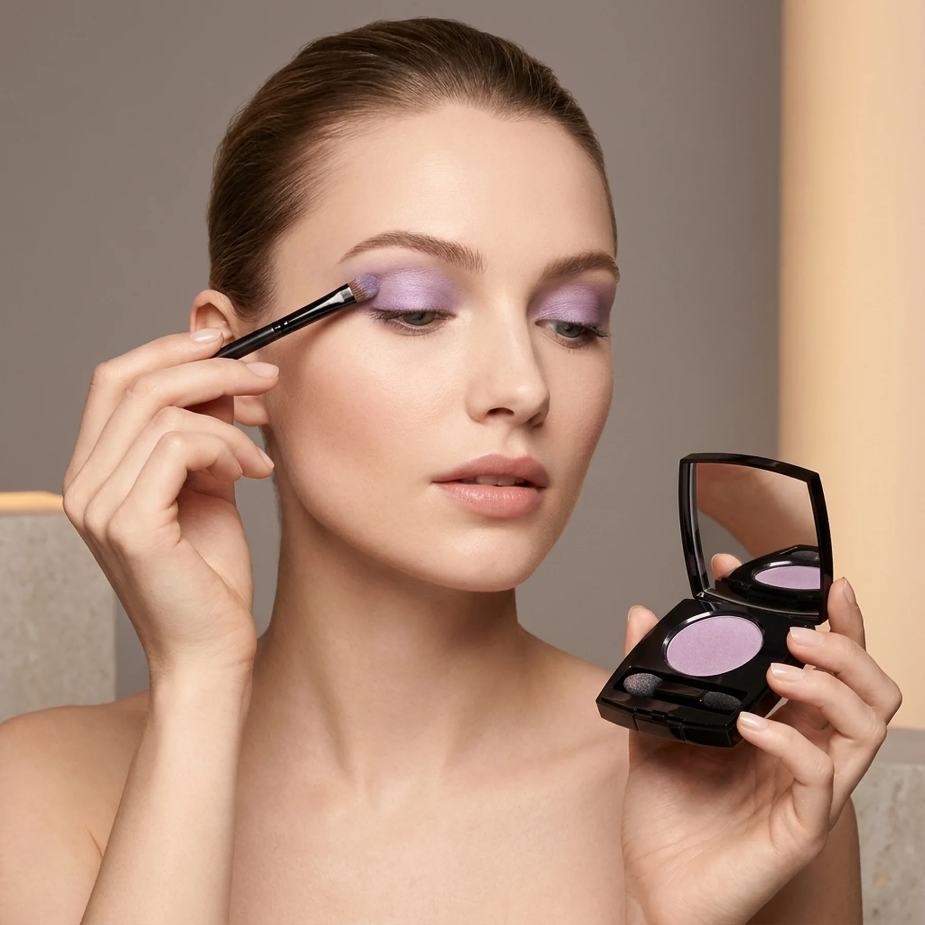 Стойкие тени для век CHANEL Ombre Essentielle Long-Lasting Multi-Purpose Eyeshadow 2.2 г 232 LILAS POUDRE