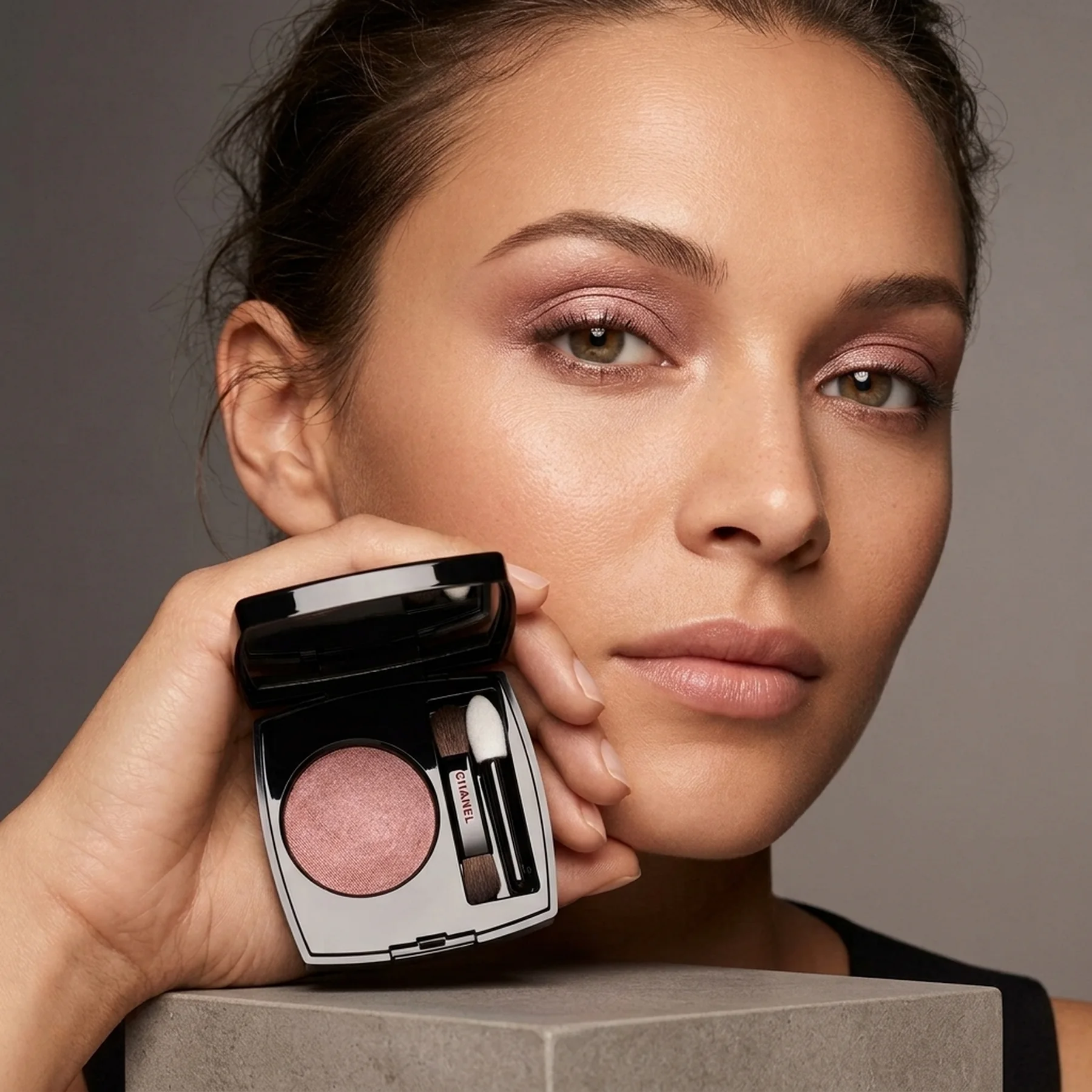 Стойкие тени для век CHANEL Ombre Essentielle Long-Lasting Multi-Purpose Eyeshadow 2.2 г 267 BRUN ROSE