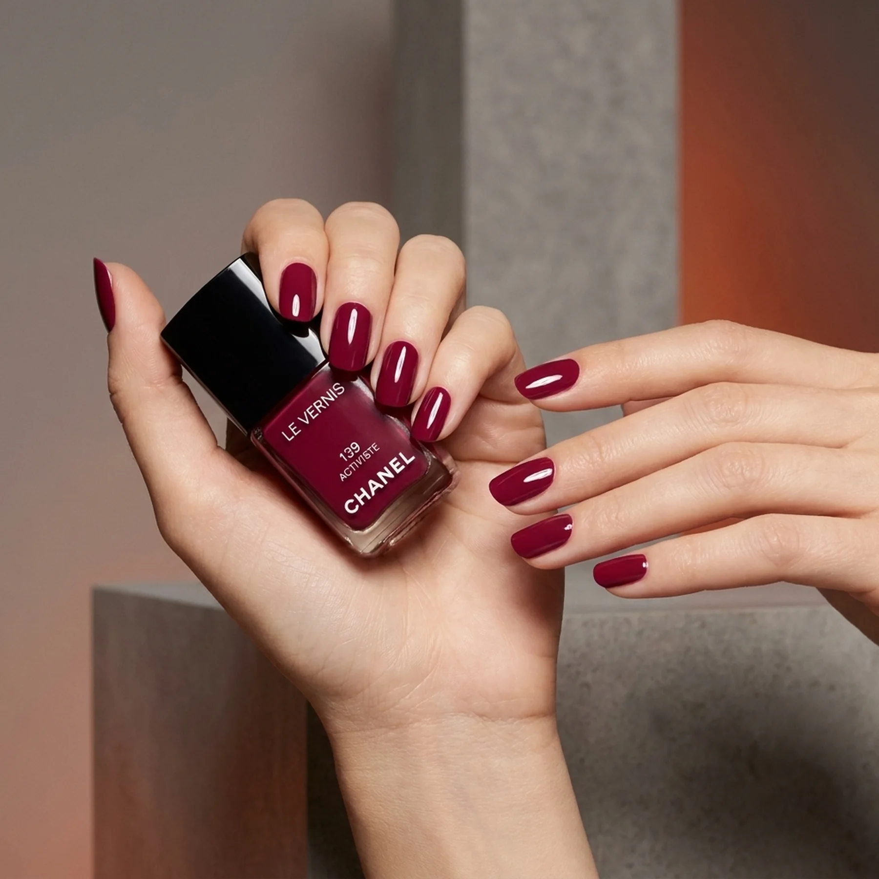 Стойкий лак для ногтей CHANEL Le Vernis Longwear Nail Colour 13 мл 139 ACTIVISTE