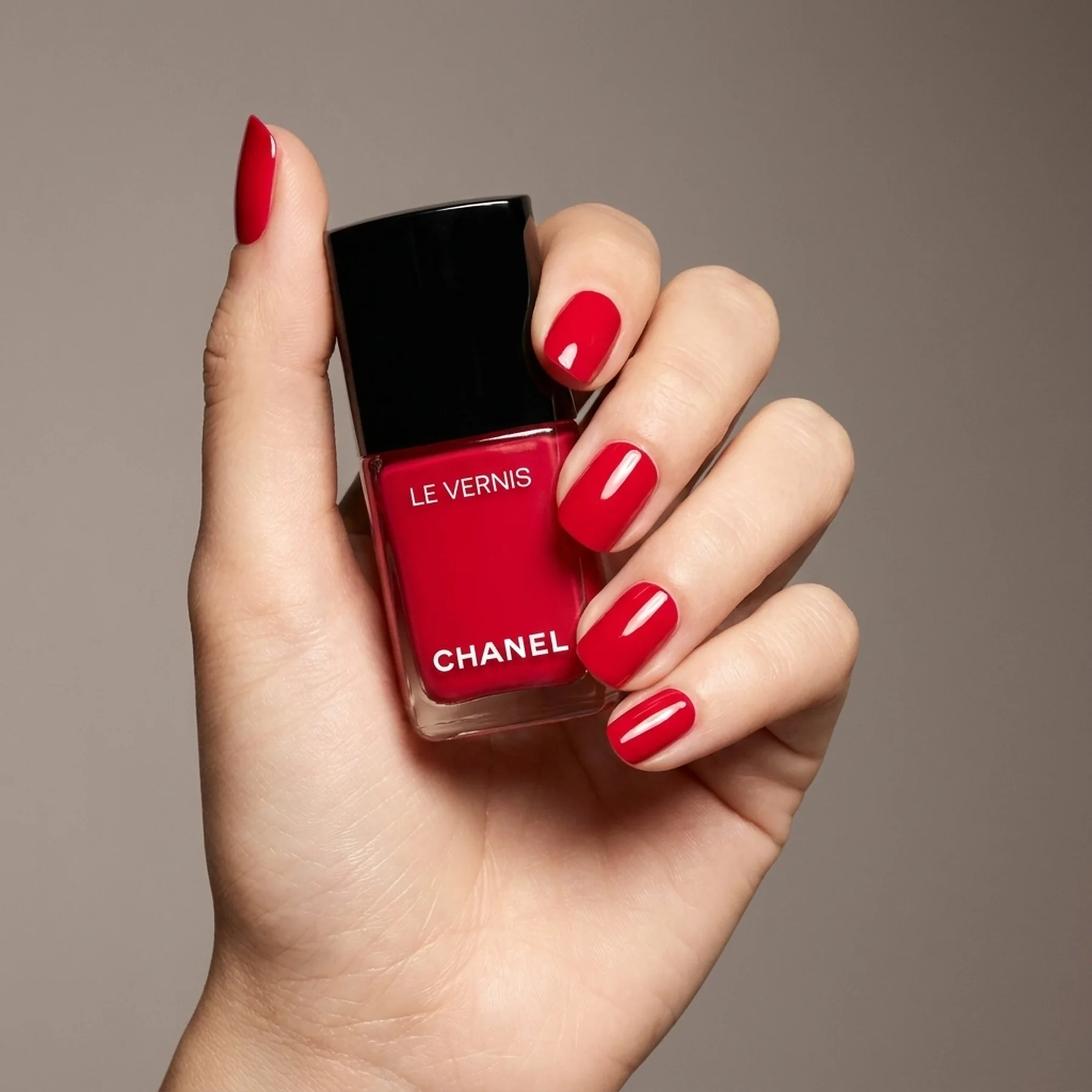 Стойкий лак для ногтей CHANEL Le Vernis Longwear Nail Colour 13 мл 143 DIVA