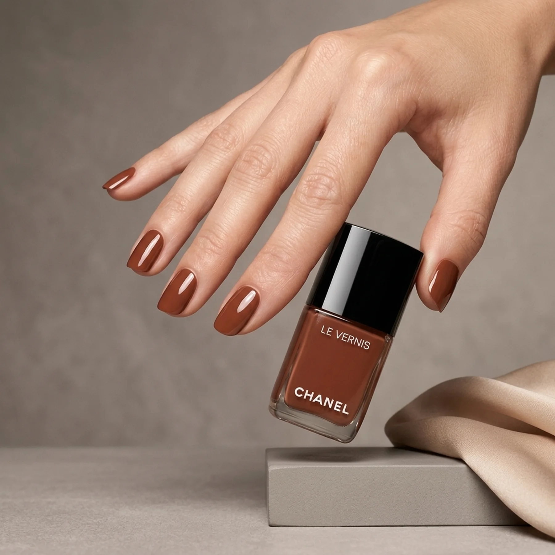 Стойкий лак для ногтей CHANEL Le Vernis Longwear Nail Colour 13 мл 185 Faun