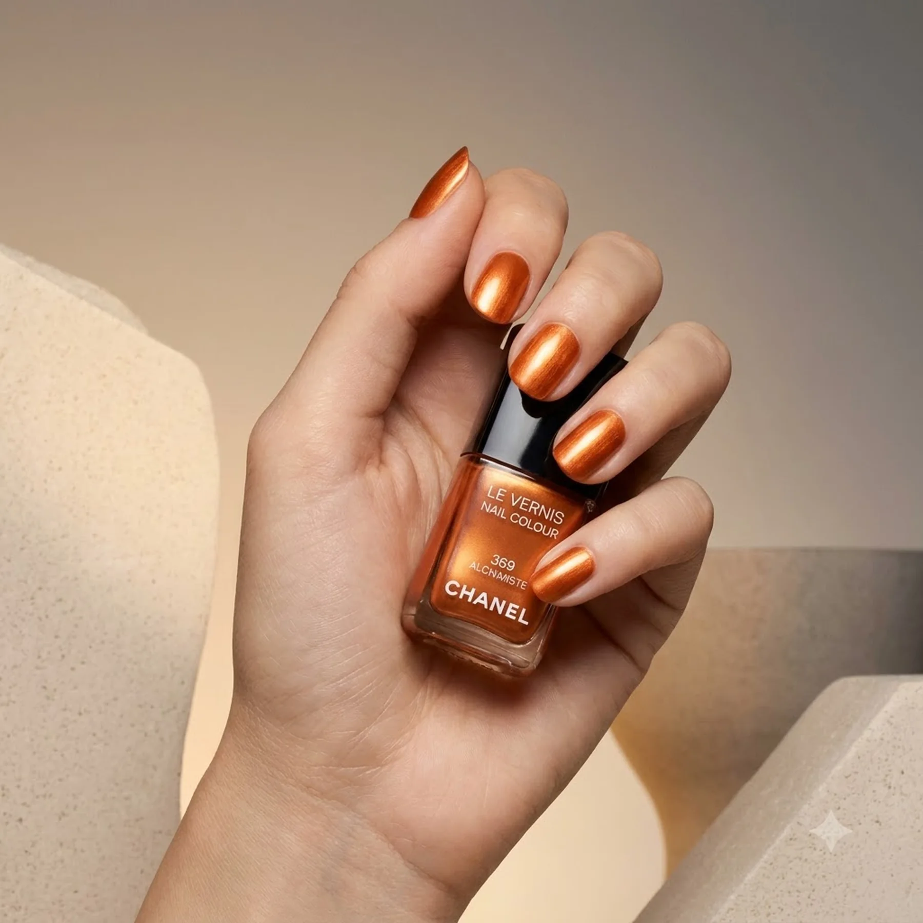 Стойкий лак для ногтей CHANEL Le Vernis Longwear Nail Colour 13 мл 369 ALCHIMISTE