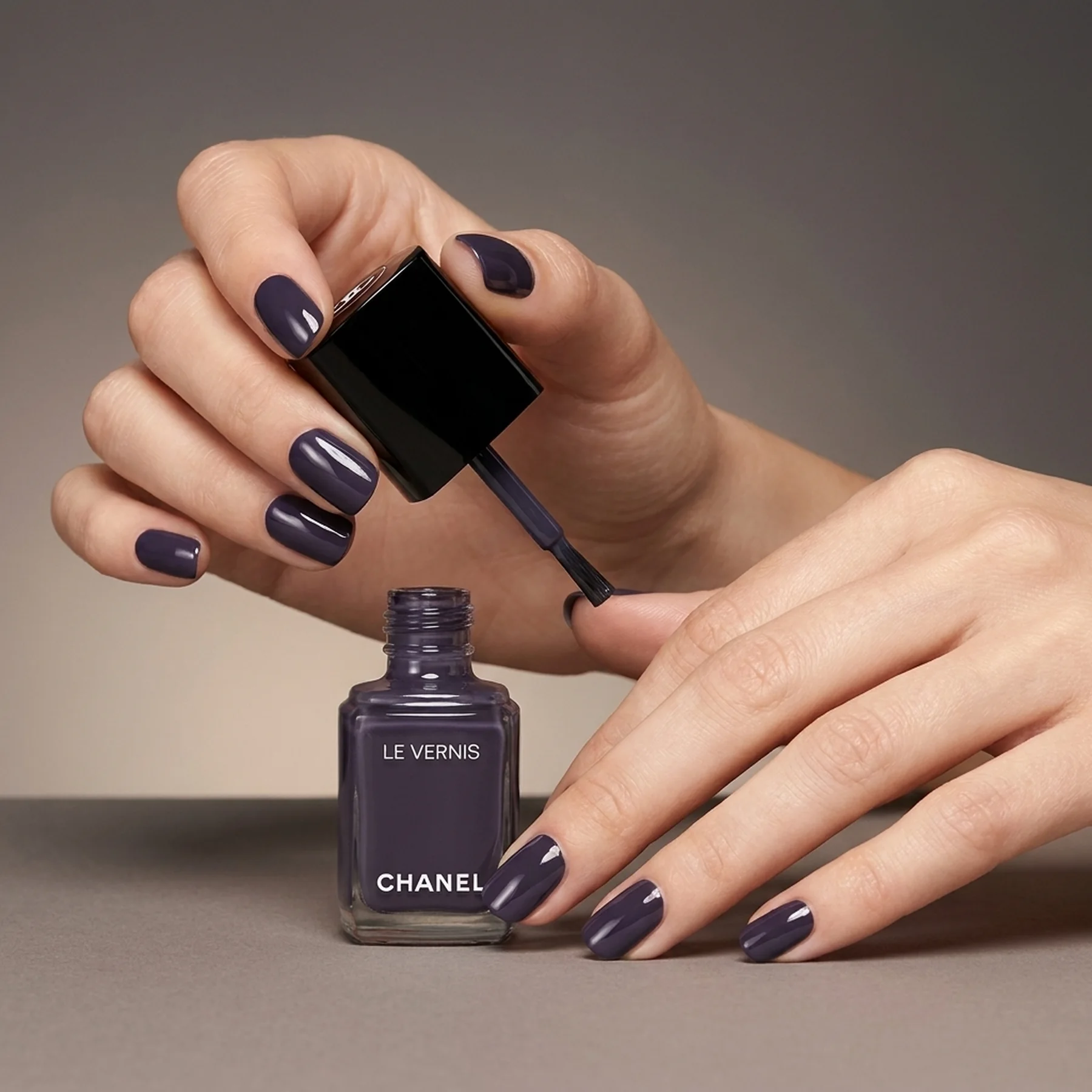 Стойкий лак для ногтей CHANEL Le Vernis Longwear Nail Colour 13 мл 371 COSMIQUE