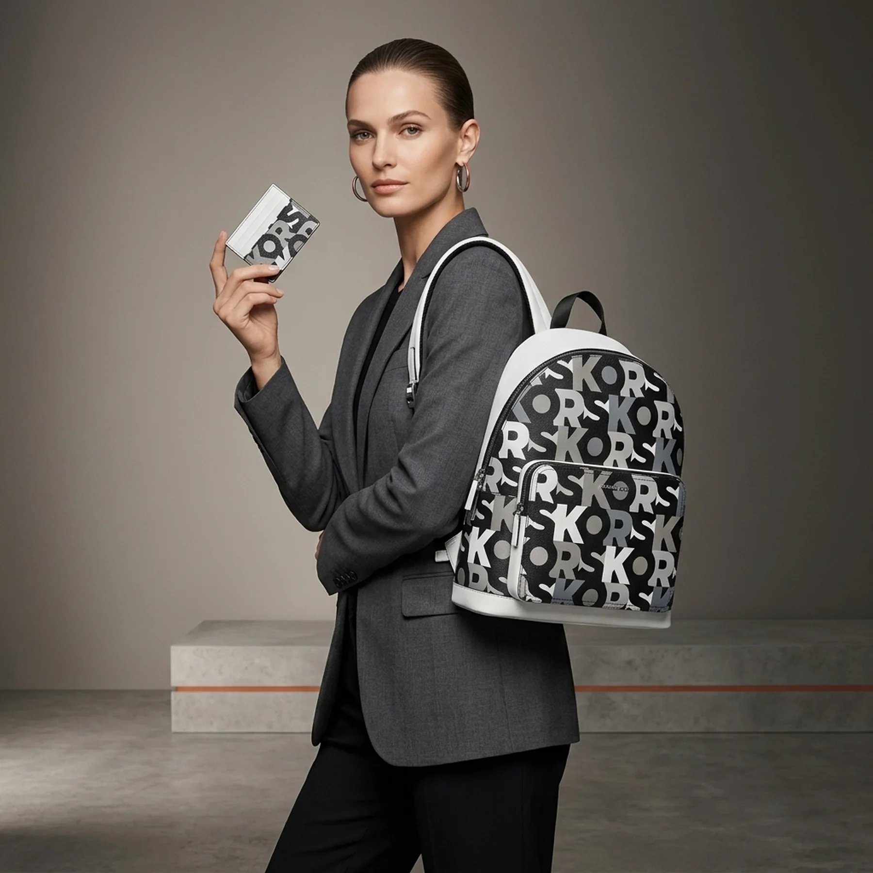 Сучасний набір Michael Kors рюкзак та кардхолдер 1159845110 (Чорний/Білий One Size)