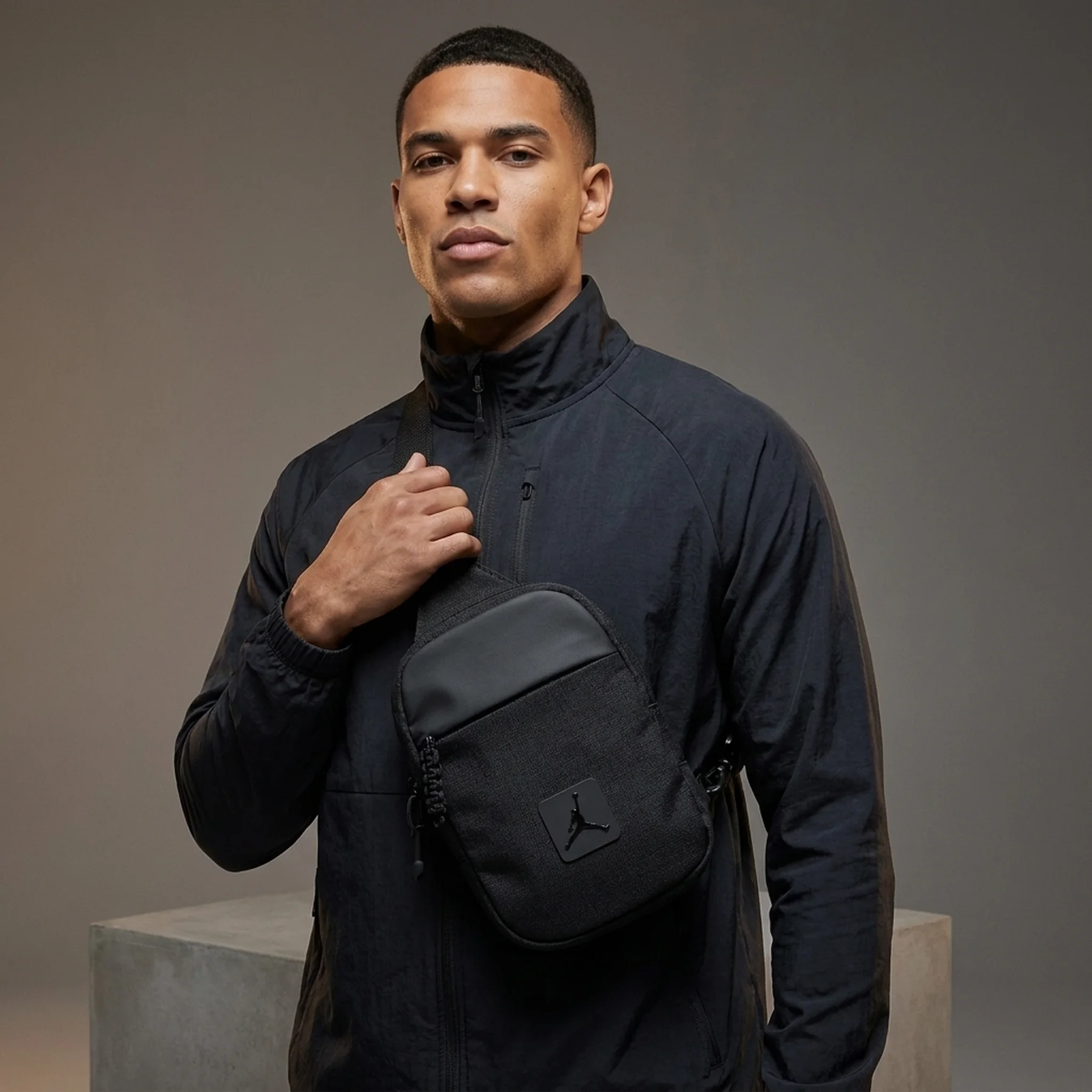 Сумка через плече Jordan Franchise Hip Bag (MA9041-023)