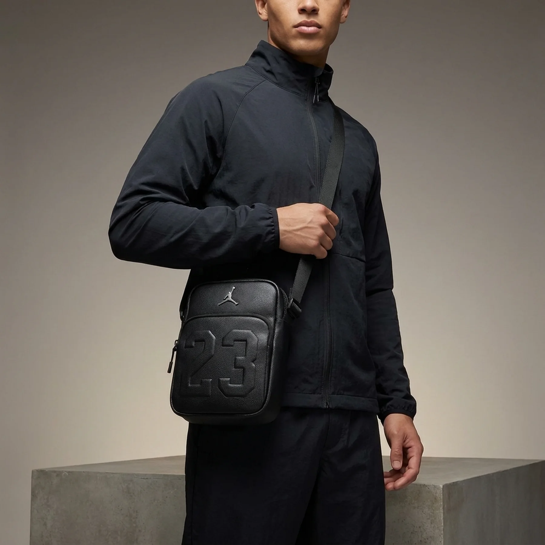 Сумка через плече Jordan Monogram Mini Messenger Bag (MA9085-K5X)
