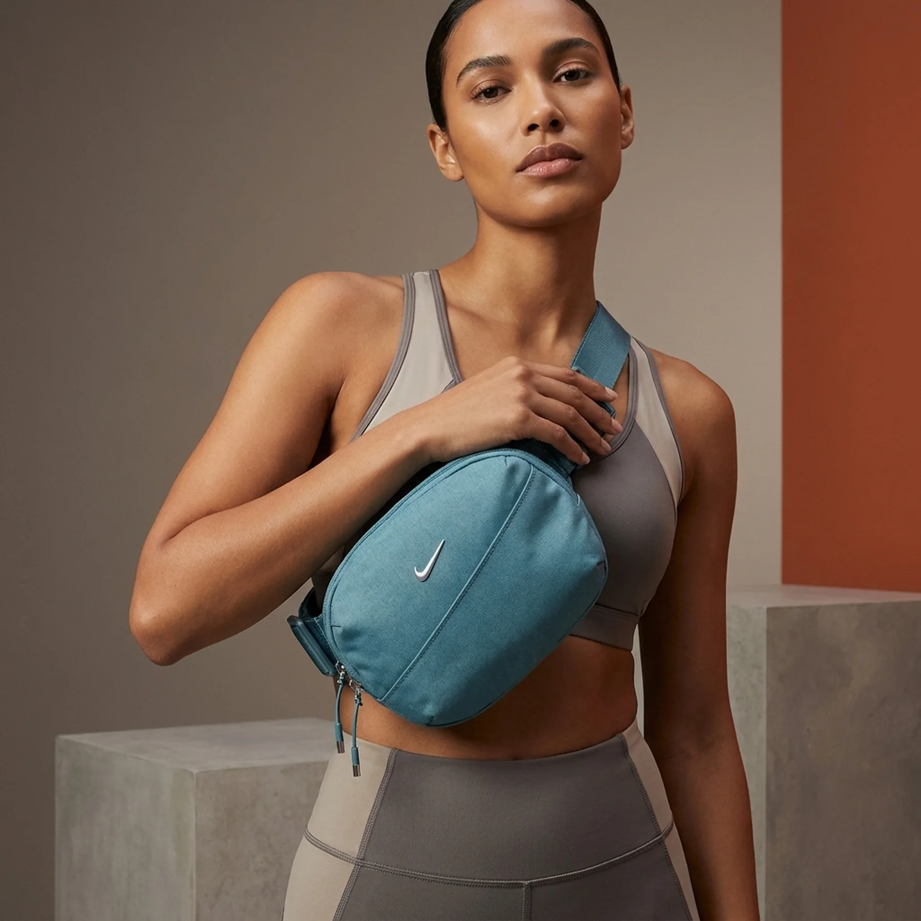 Сумка через плече Nike Aura Crossbody (HM6120-006)