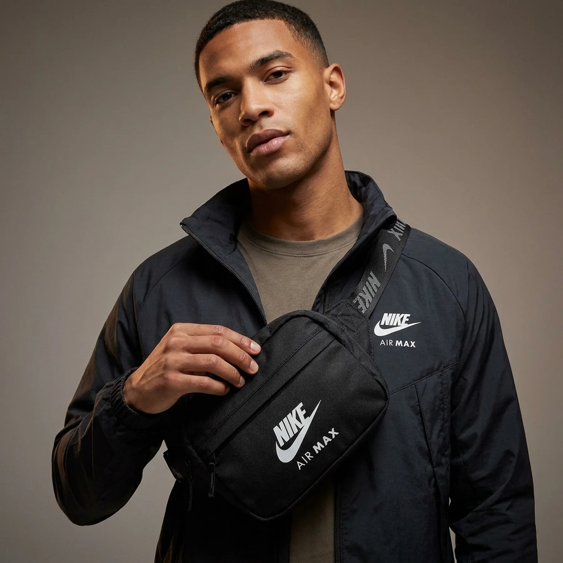 Сумка через плече Nike Sportswear Essentials Crossbody FQ0232-010