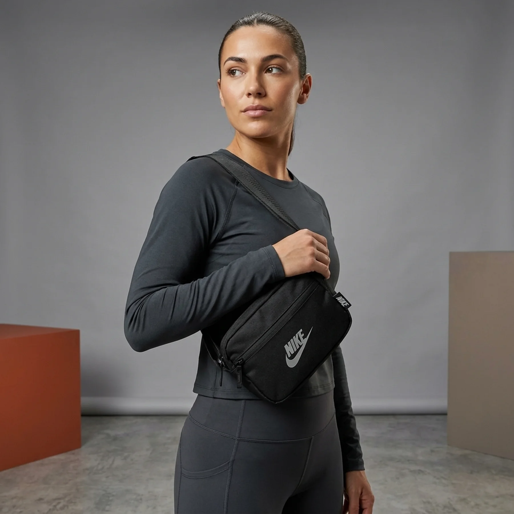 Сумка через плече Nike Sportswear Essentials Crossbody FB2850-010