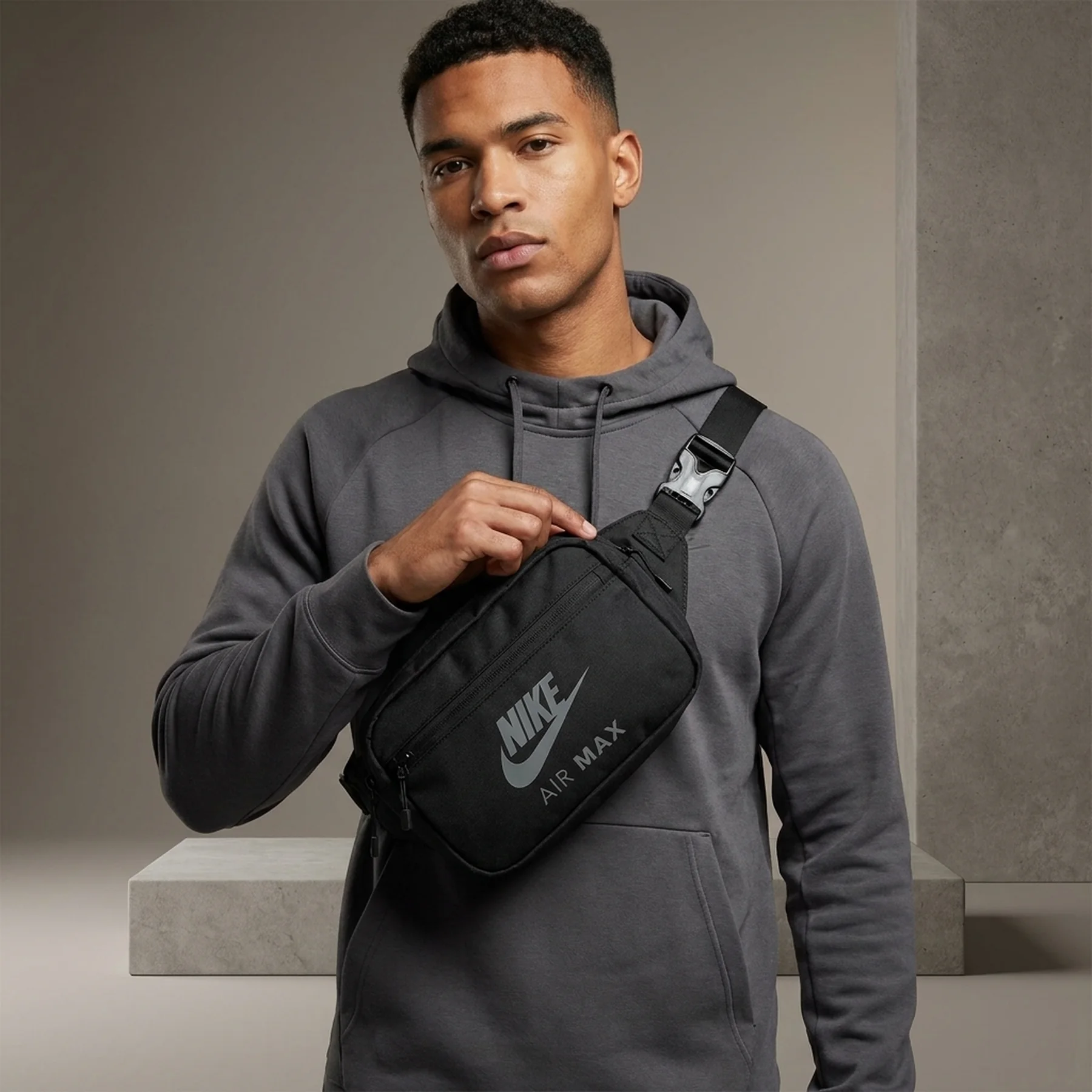Сумка через плече Nike Sportswear Essentials (HF6994-010)