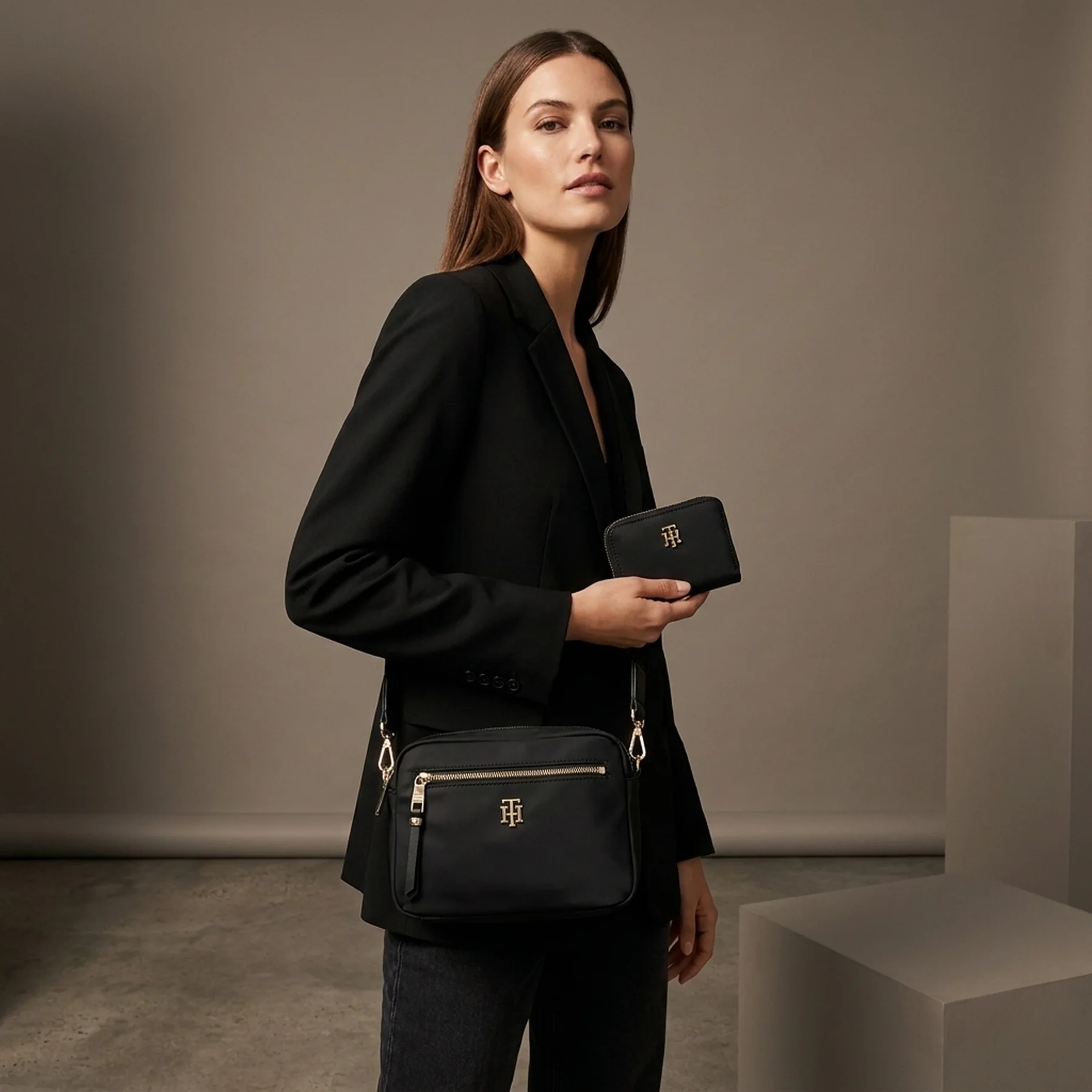 Сумка через плече Tommy Hilfiger з міні гаманцем 1159851128 Чорний