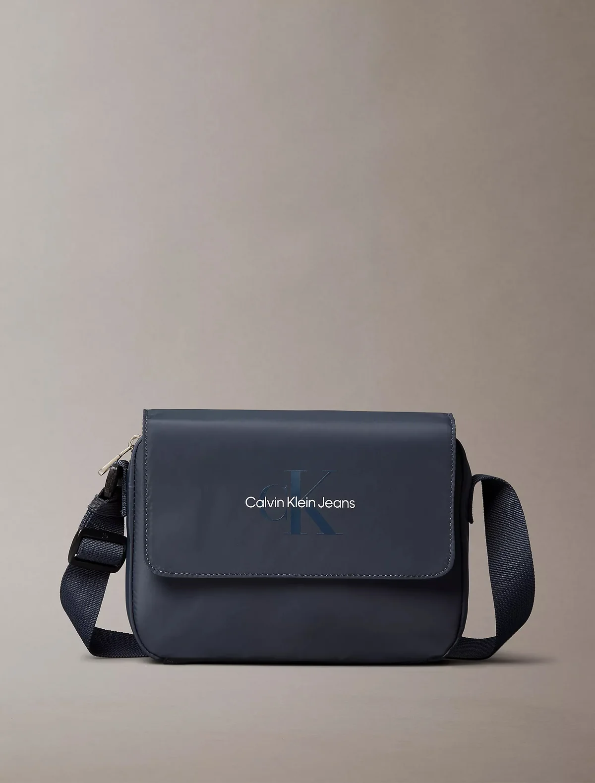 Сумка через плече від Sport Essentials Flap Calvin Klein 1159847502 Синій