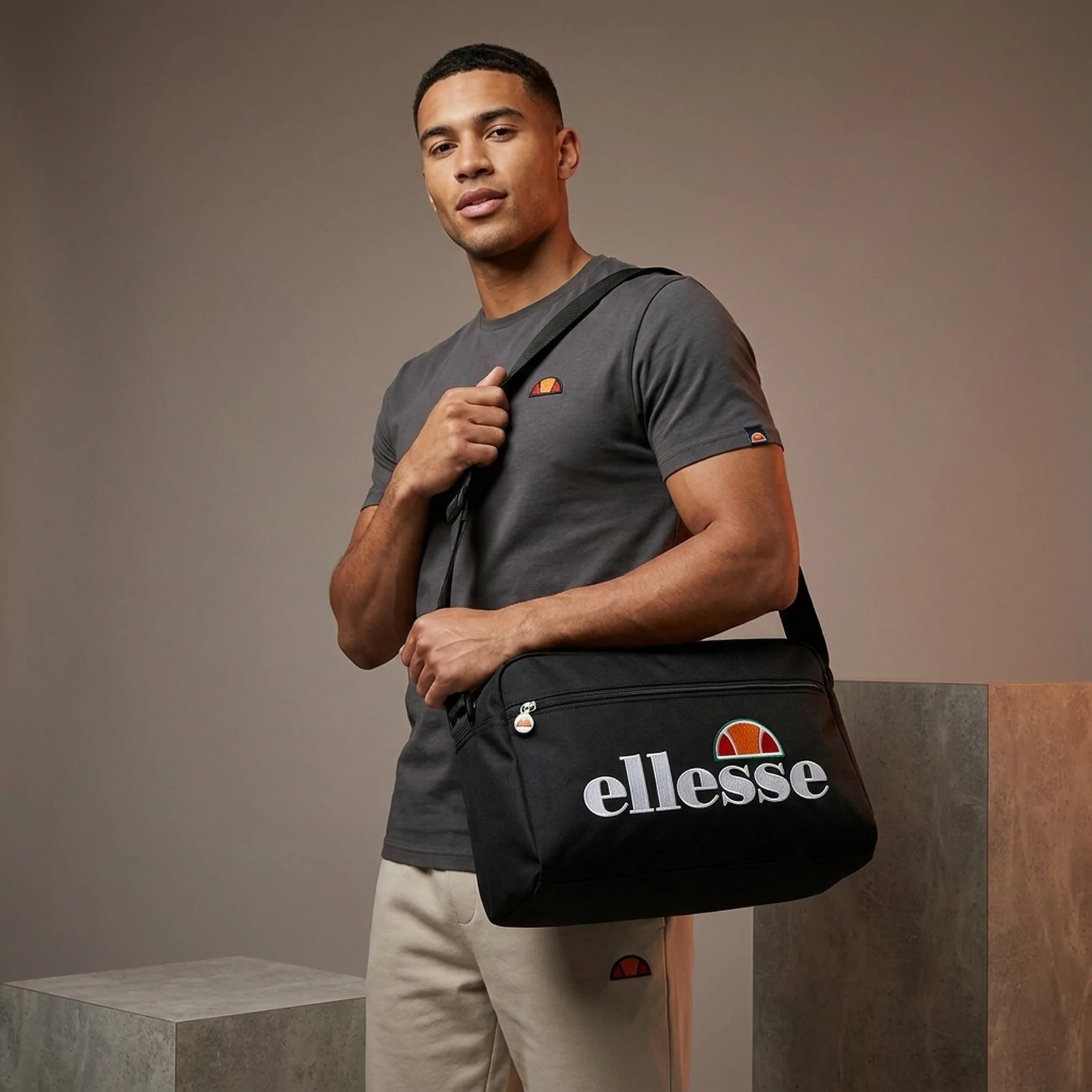 Сумка Ellesse Vizvo Medium Item Bag
