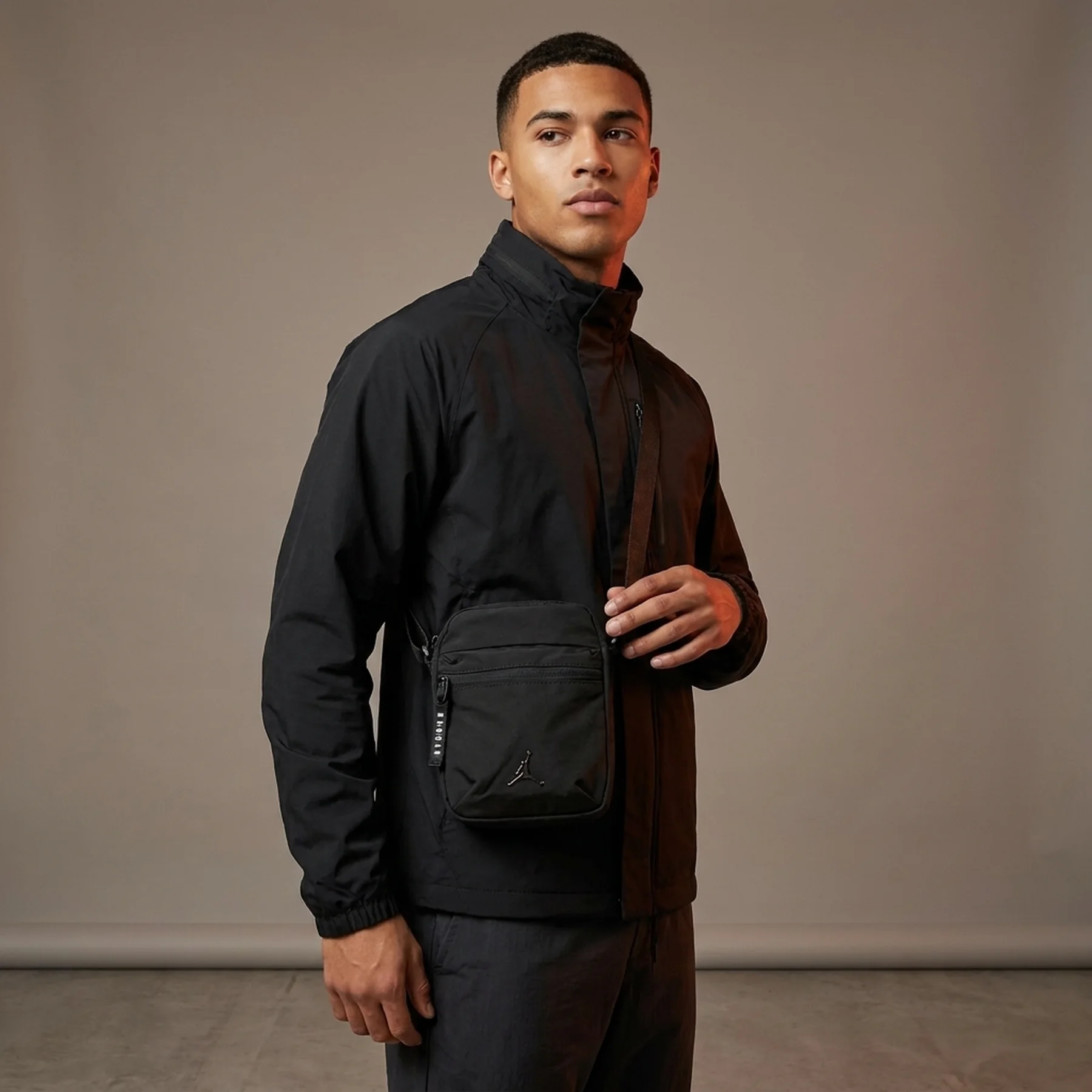 Сумка крос-боді Nike AIRBORNE FESTIVAL BAG 0,75L