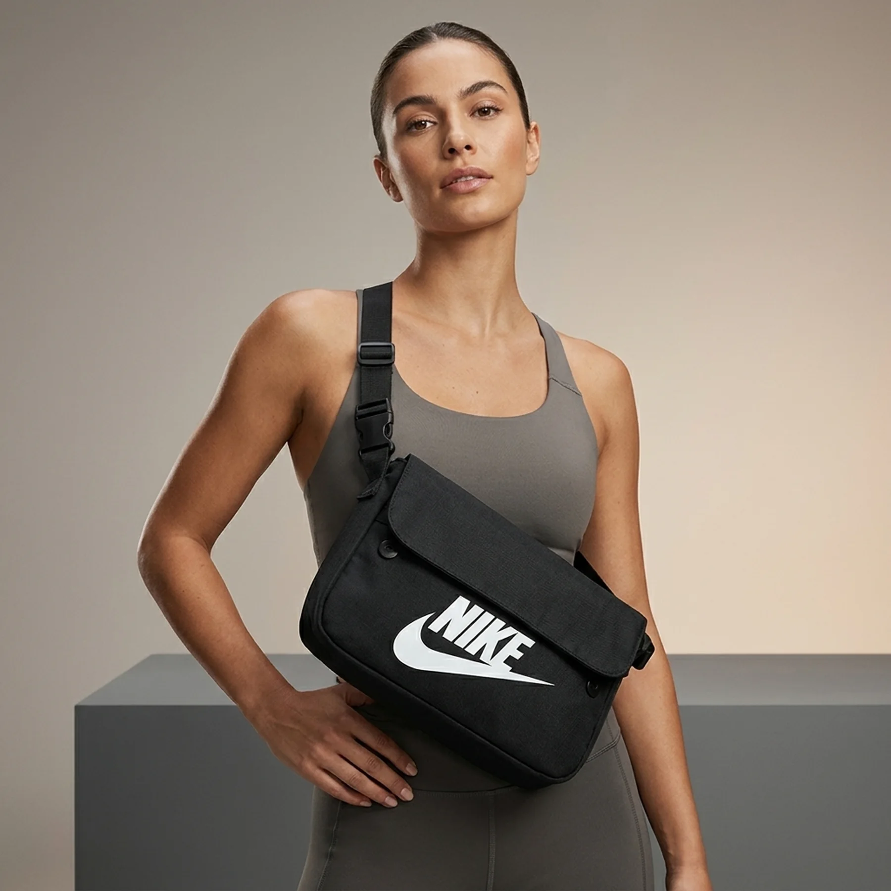 Сумка на плече Nike W Nsw Futura 365 Crossbody (CW9300-010)