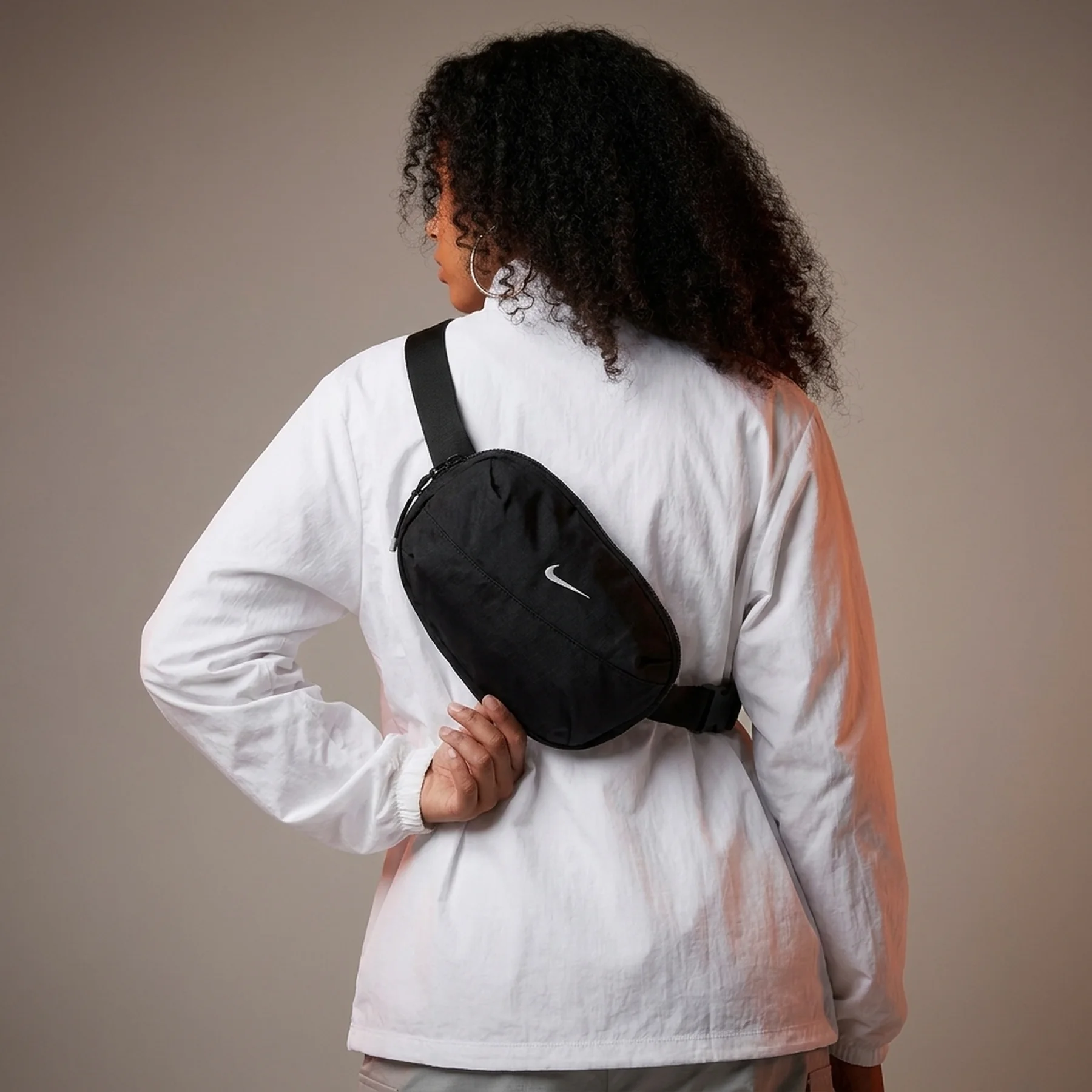 Сумка через плече Nike Aura Waistpack HM6120-010