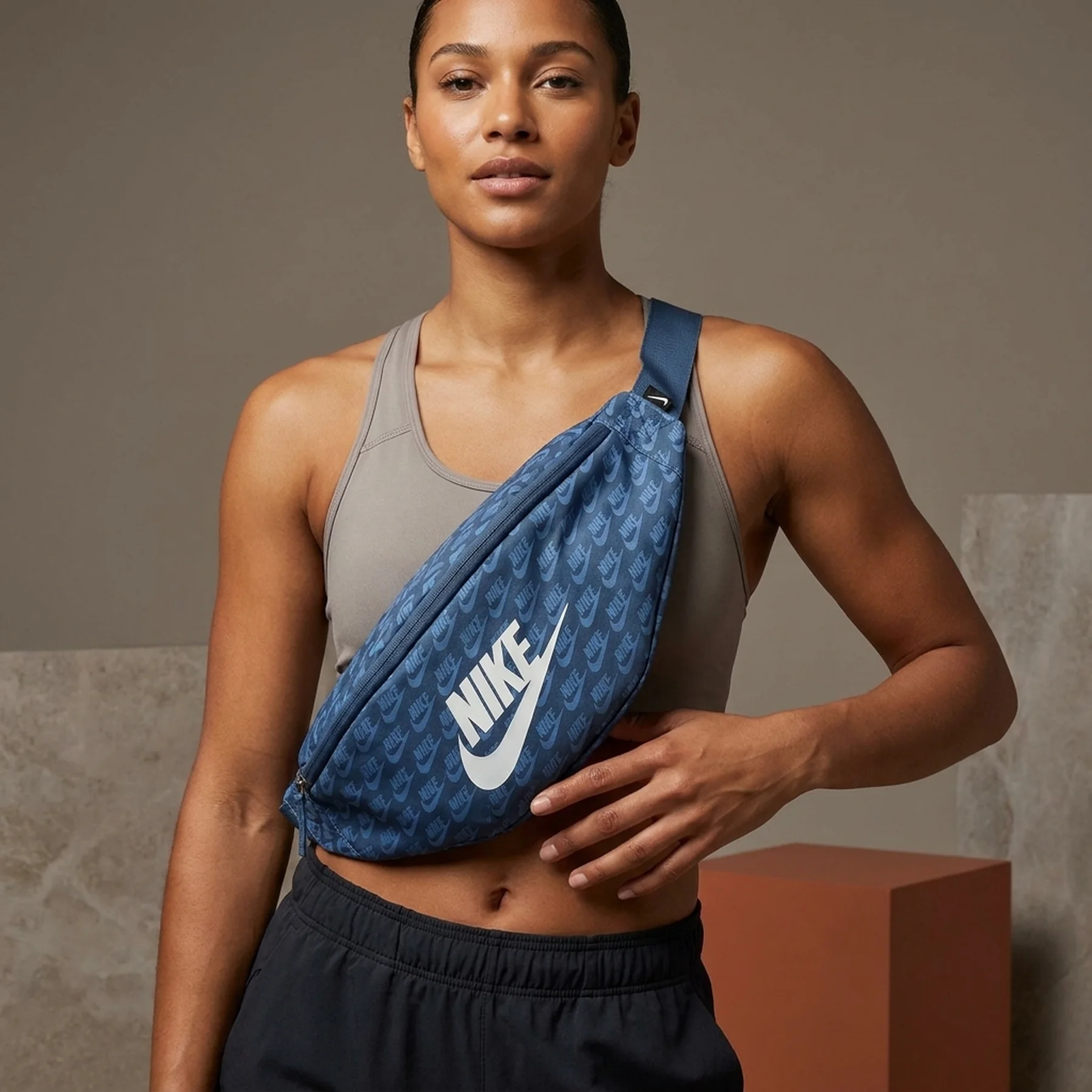 Сумка на пояс Nike Nk Heritage Waistpck - Accs Pr (FD5593-491)