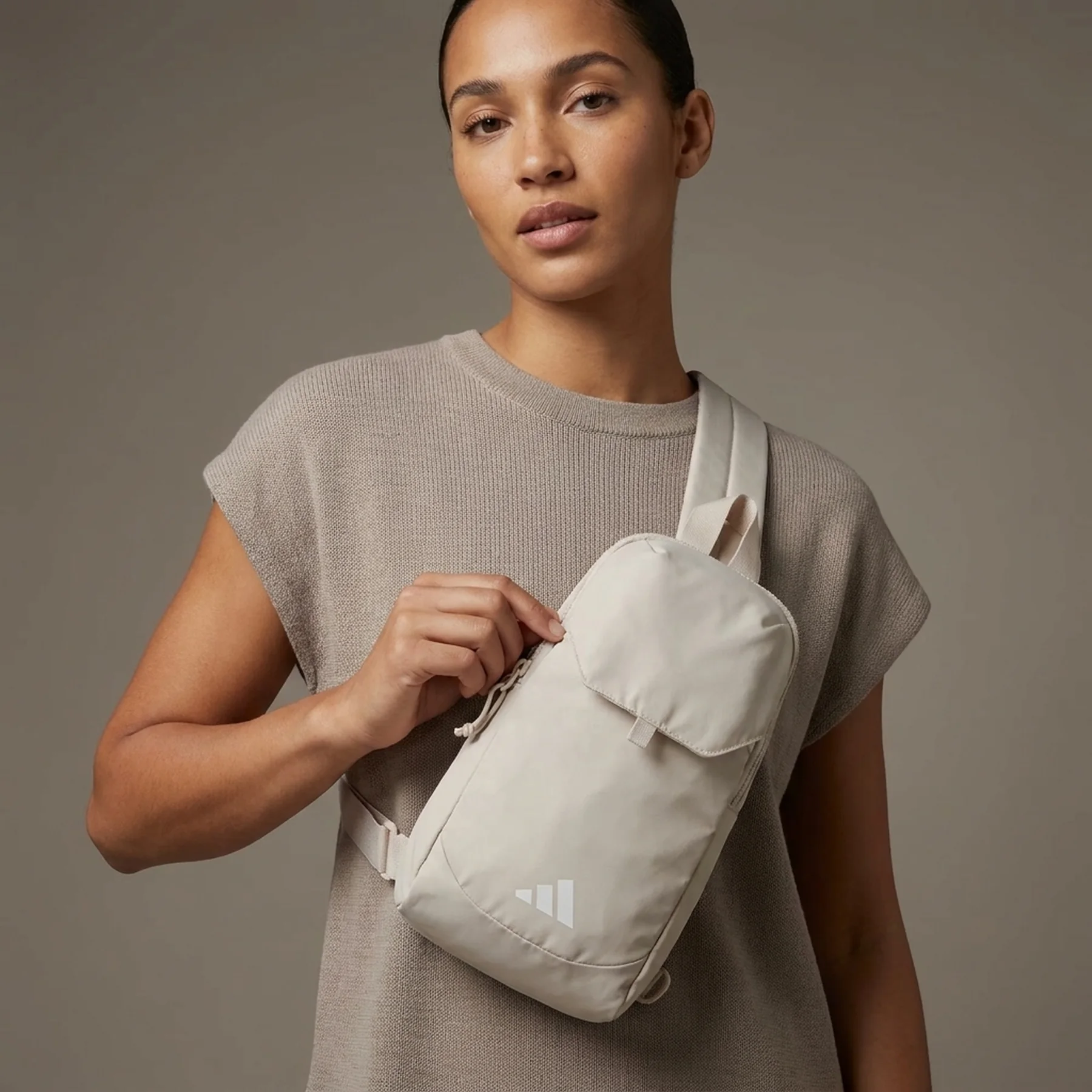 Сумка-слінг Essentials 3 Adidas з логотипом 1159853382 Бежевий