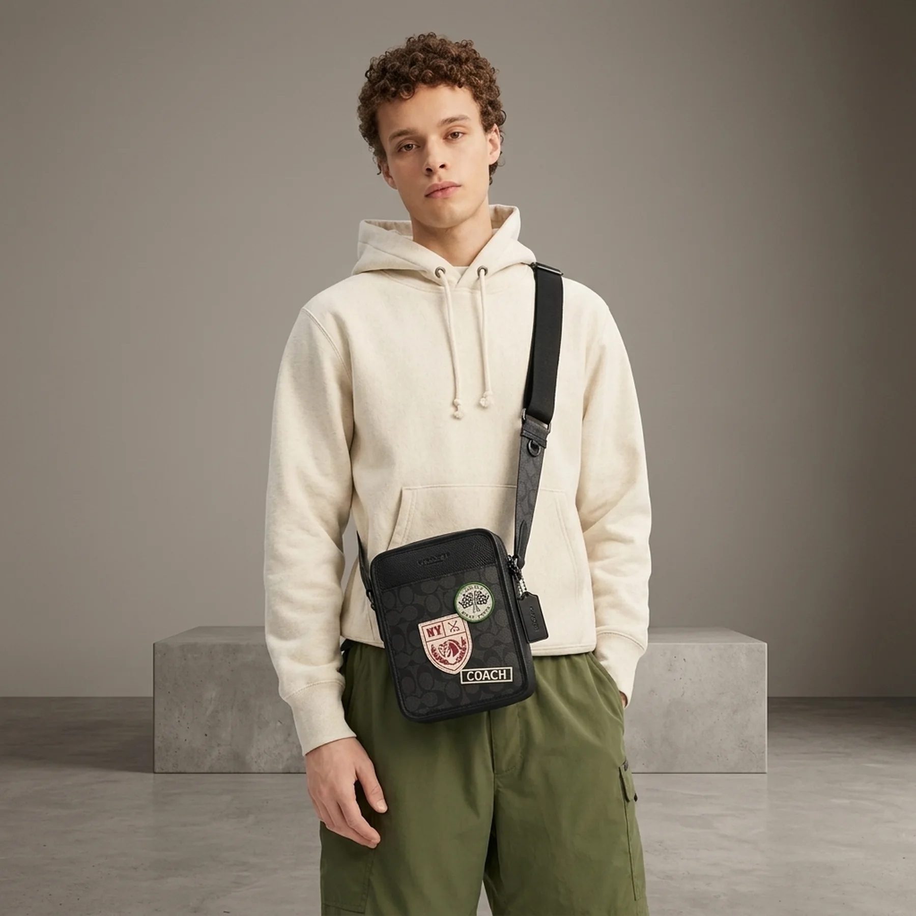 Сумка Coach Sullivan Crossbody Чорний