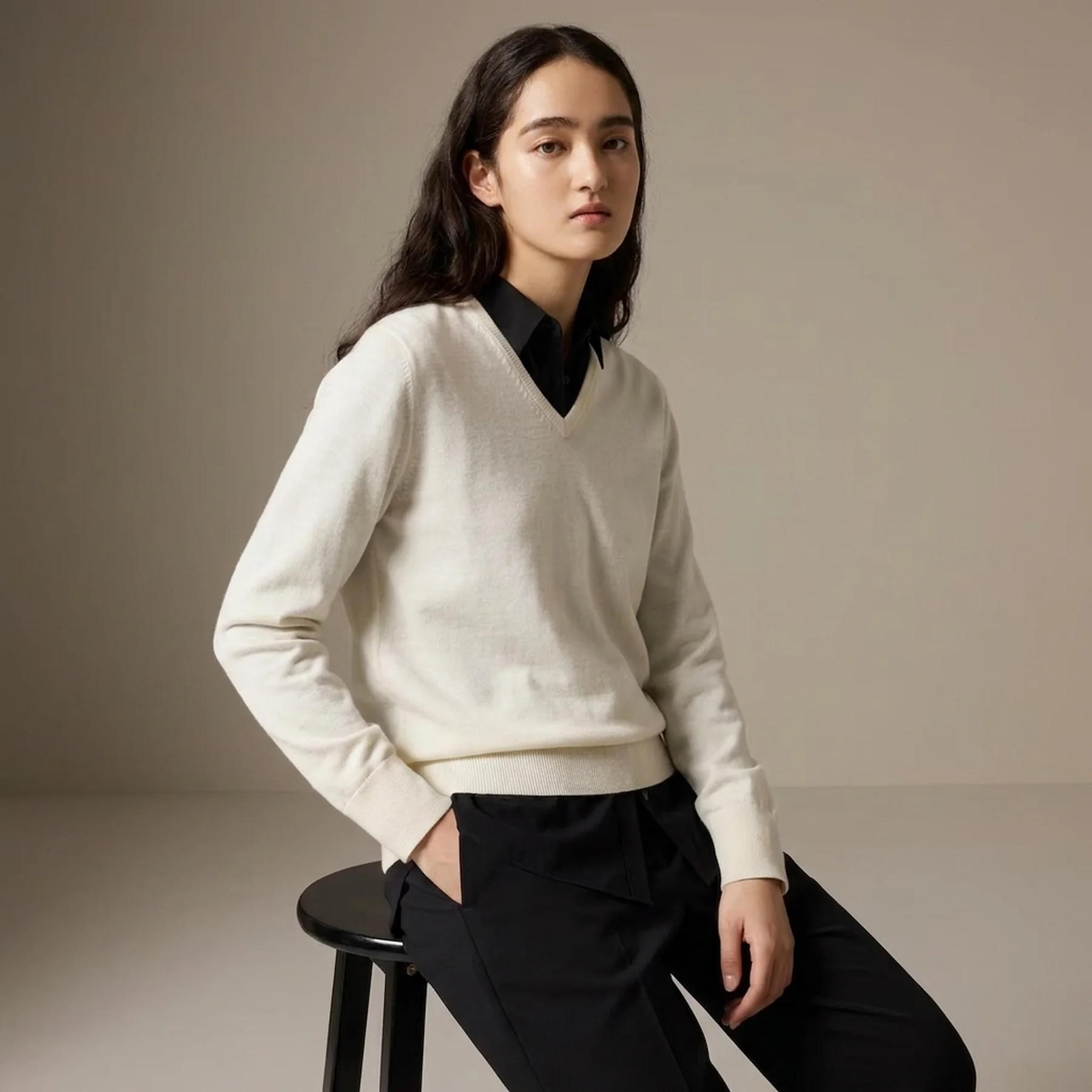 Светр з мериносової вовни UNIQLO з V-подібним вирізом 1159818825