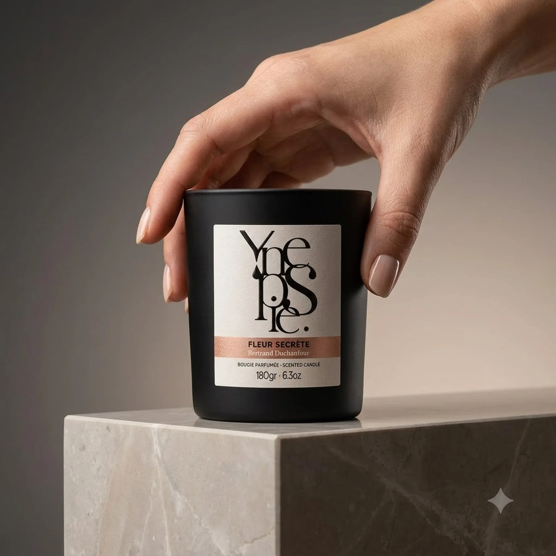 Свеча парфюмированная для женщин Ynepsie Fleur Secrete 180 г
