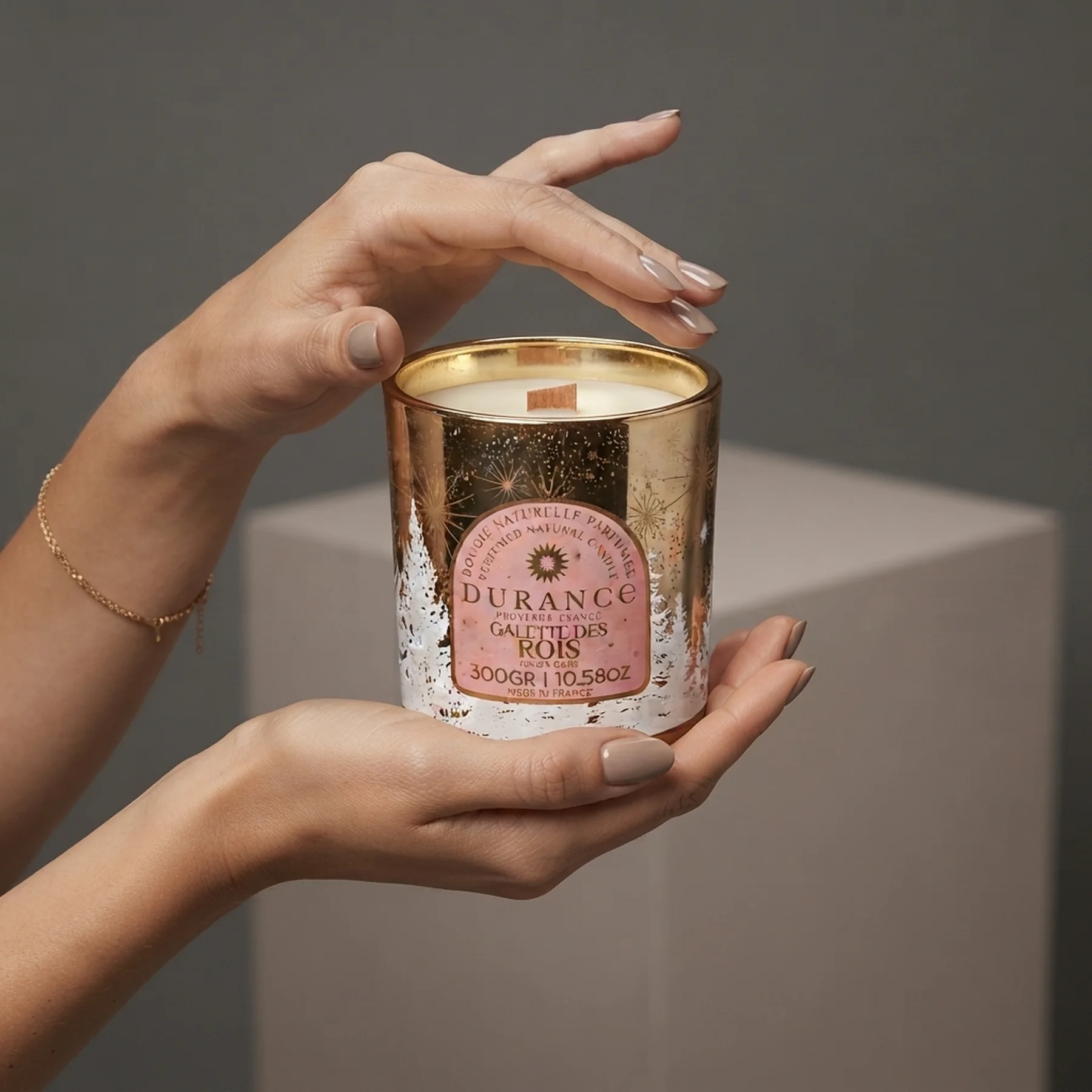 Свеча парфюмированная Durance Candle Wooden Wick 300 г Королівський торт
