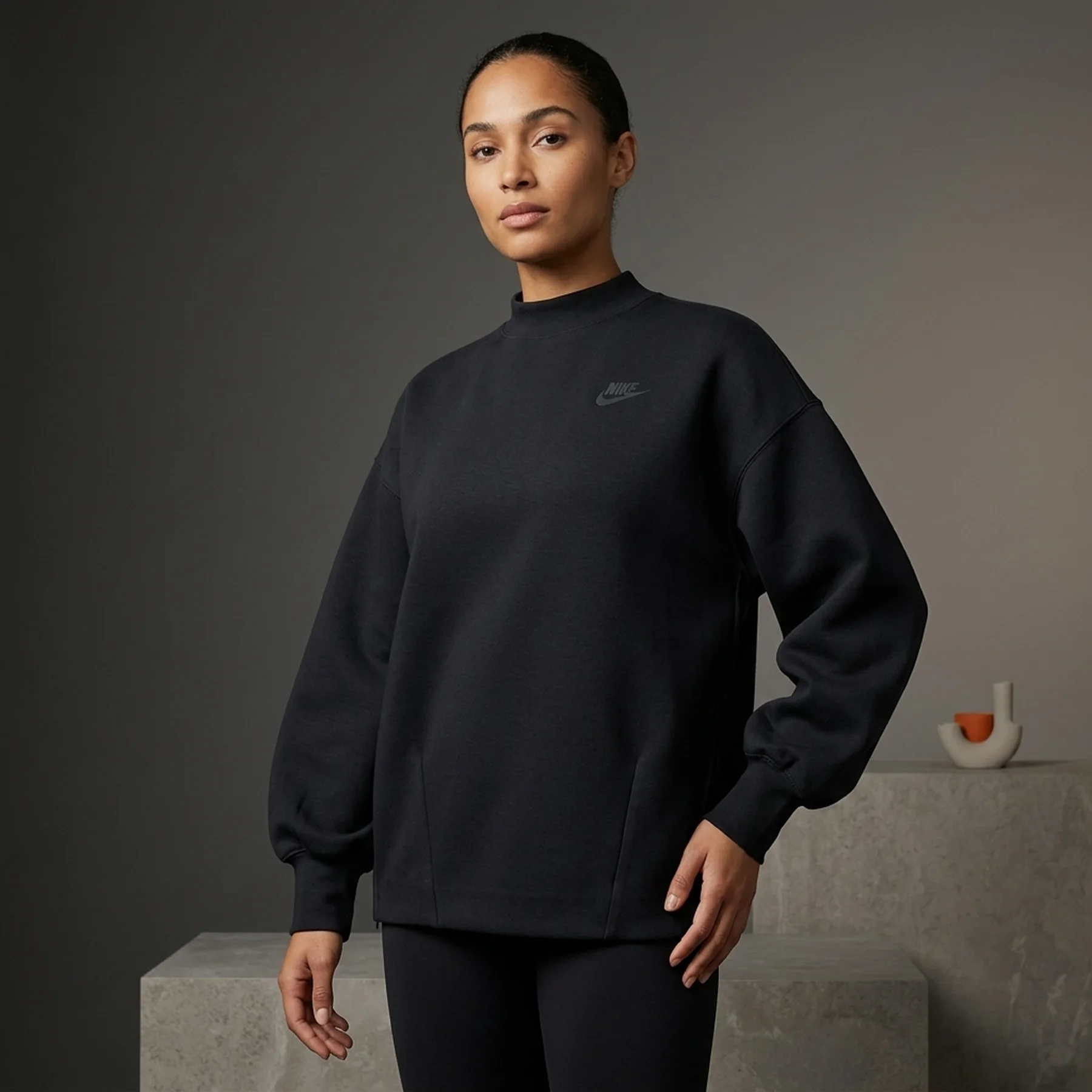 Кофта жіночі Nike Tech Fleece Oversized Crew Sweat Black (FV8041-010)