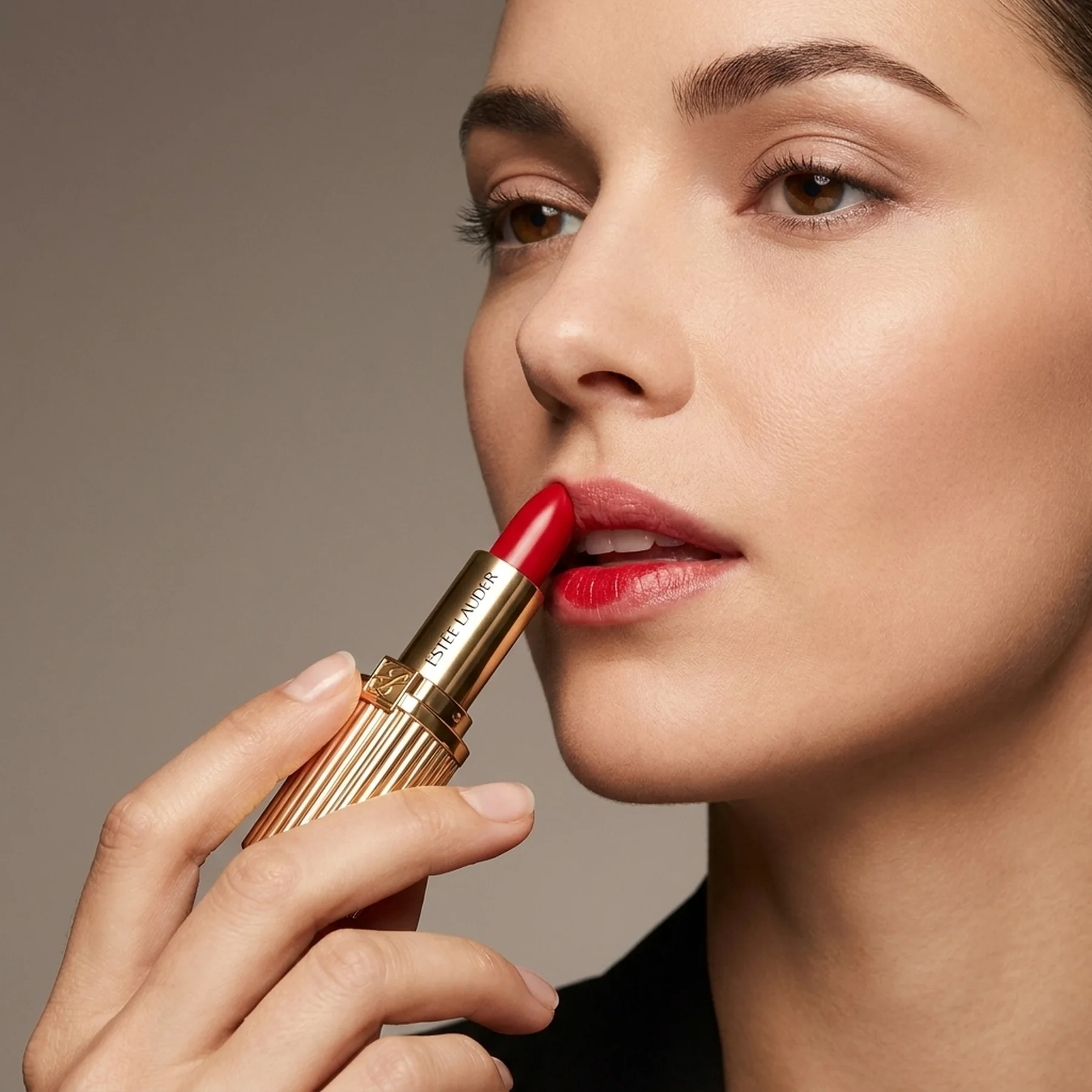 Сияющая губная помада Estee Lauder Pure Color Explicit Slick Shine Lipstick 0.7 г 333 Sabotage