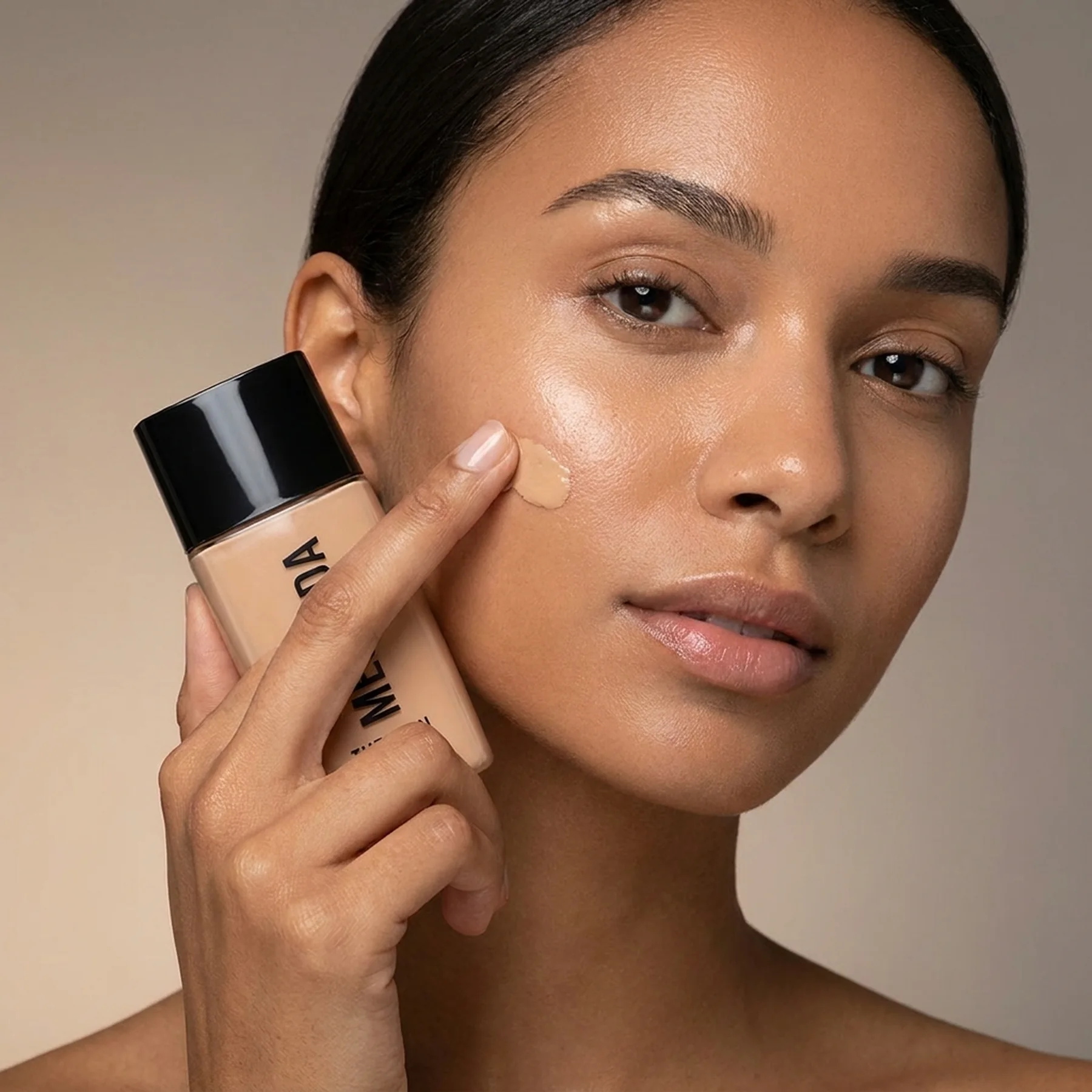 Сияющая увлажняющая тональная основа MESAUDA The Skin SPF 15 30 мл C05