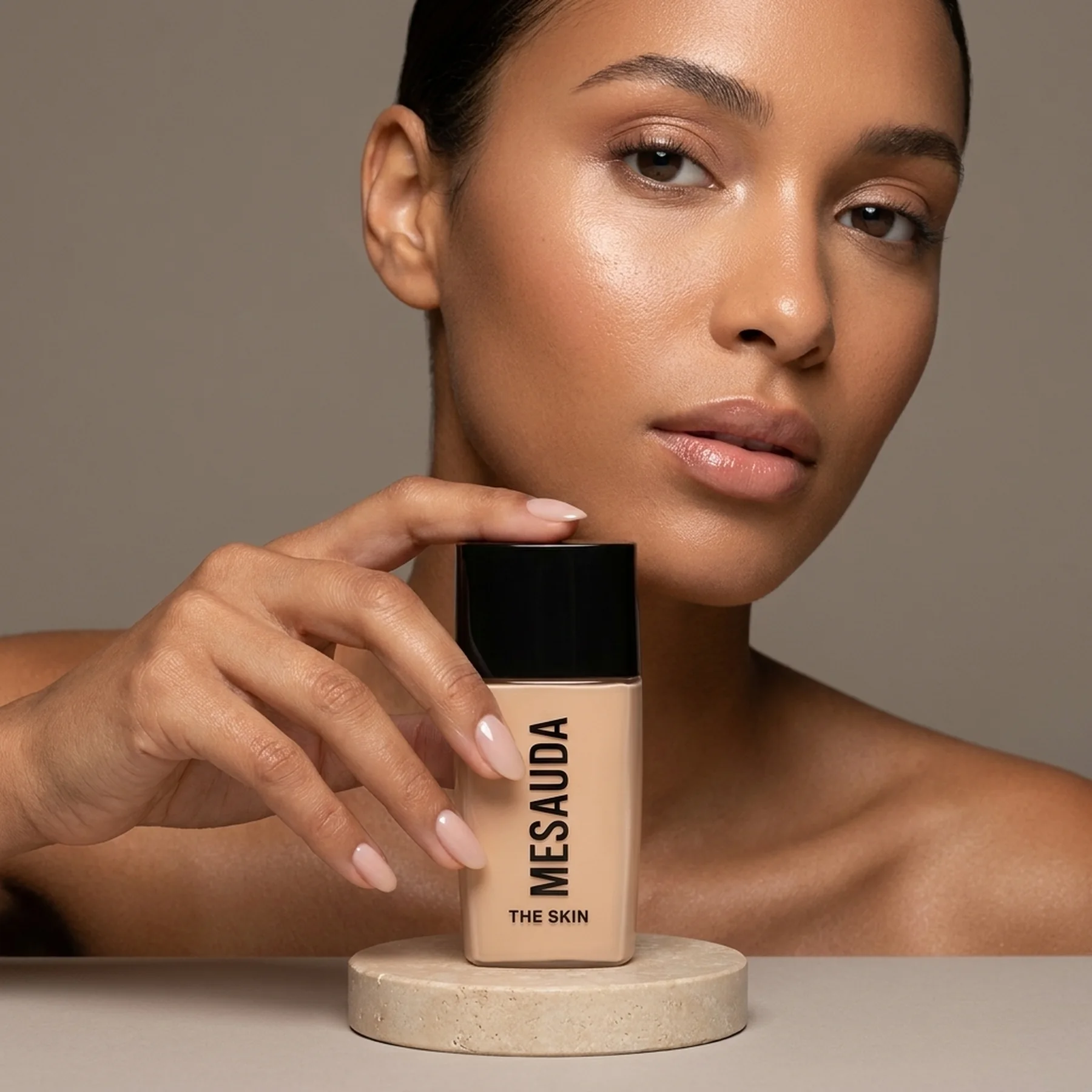 Сияющая увлажняющая тональная основа MESAUDA The Skin SPF 15 30 мл C10