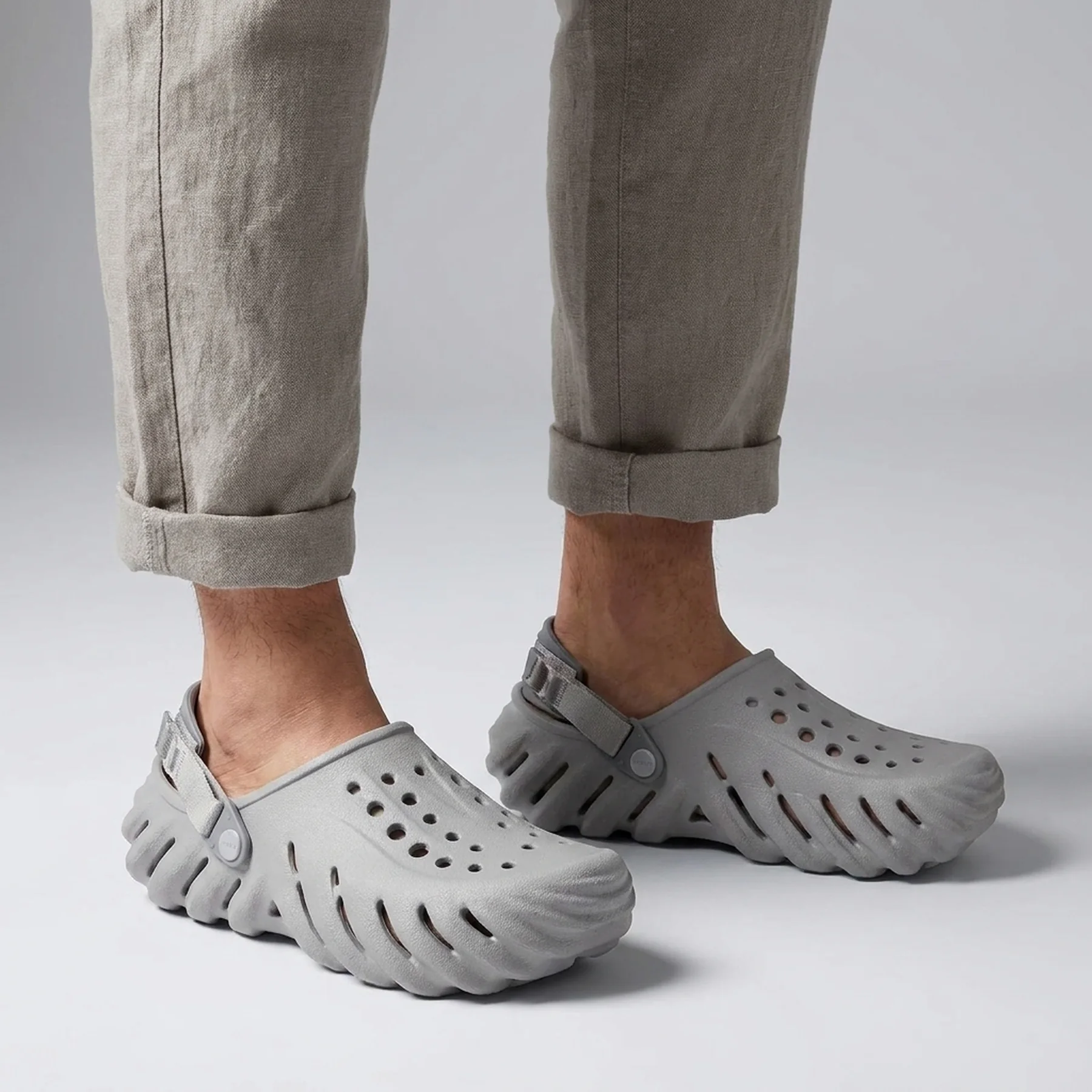 Тапочки чоловічі Crocs Echo Clog Grey (207937-1FT)